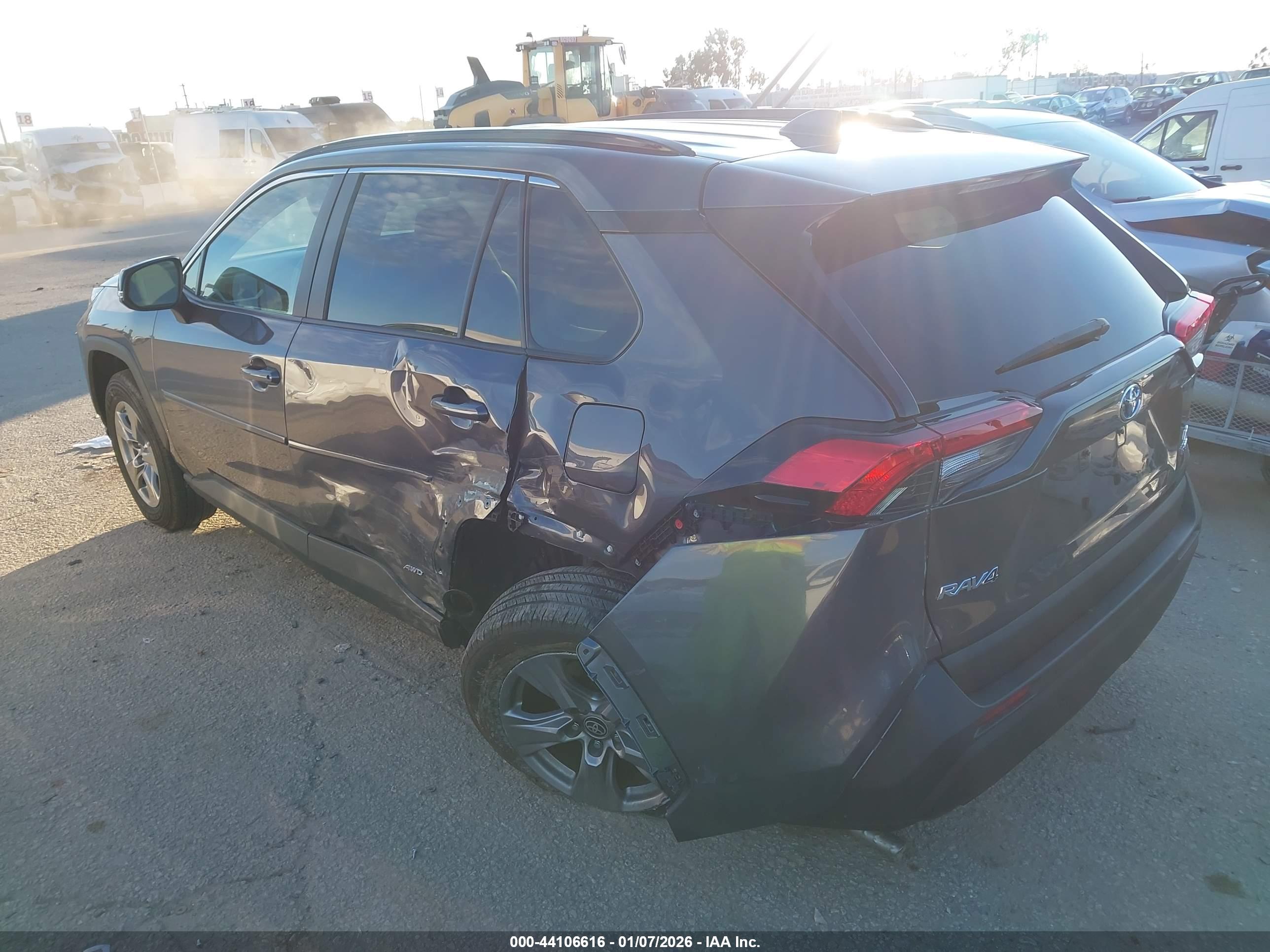 TOYOTA RAV4 image 3