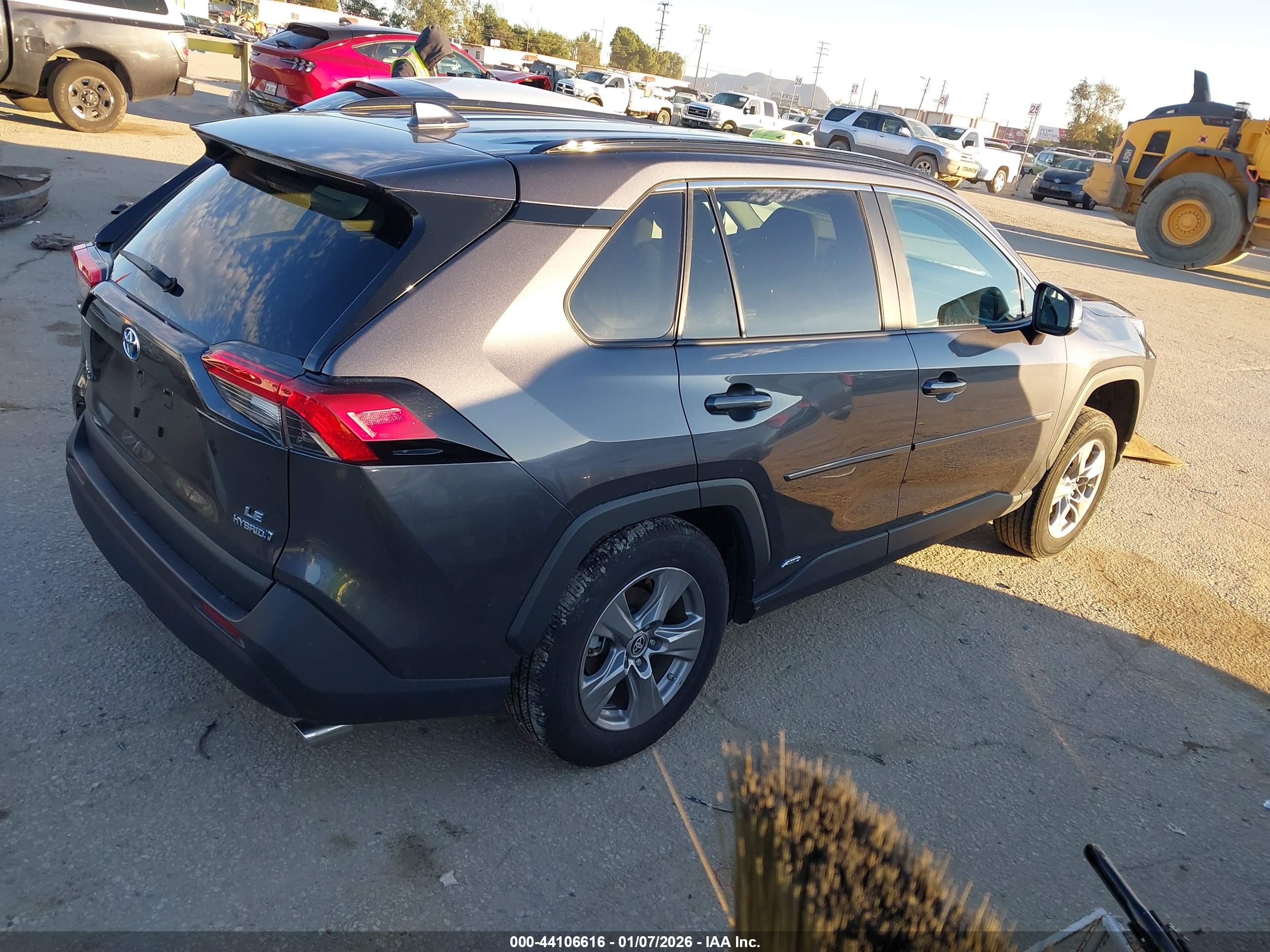 TOYOTA RAV4 image 4
