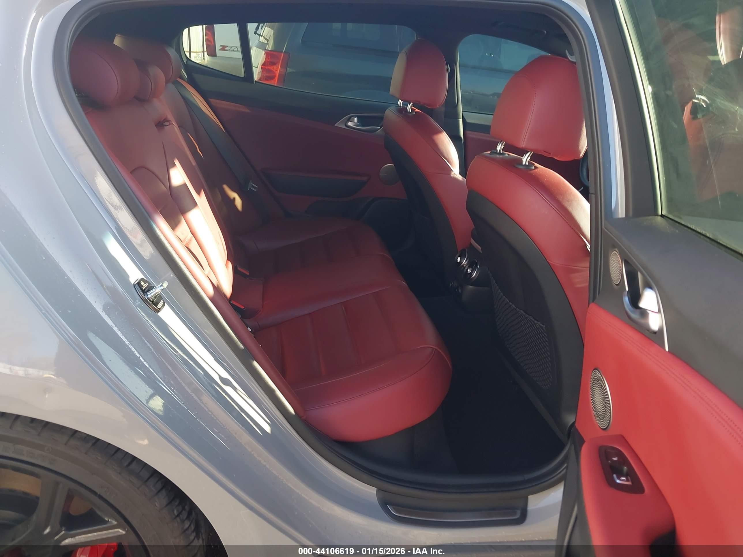 KIA STINGER image 8
