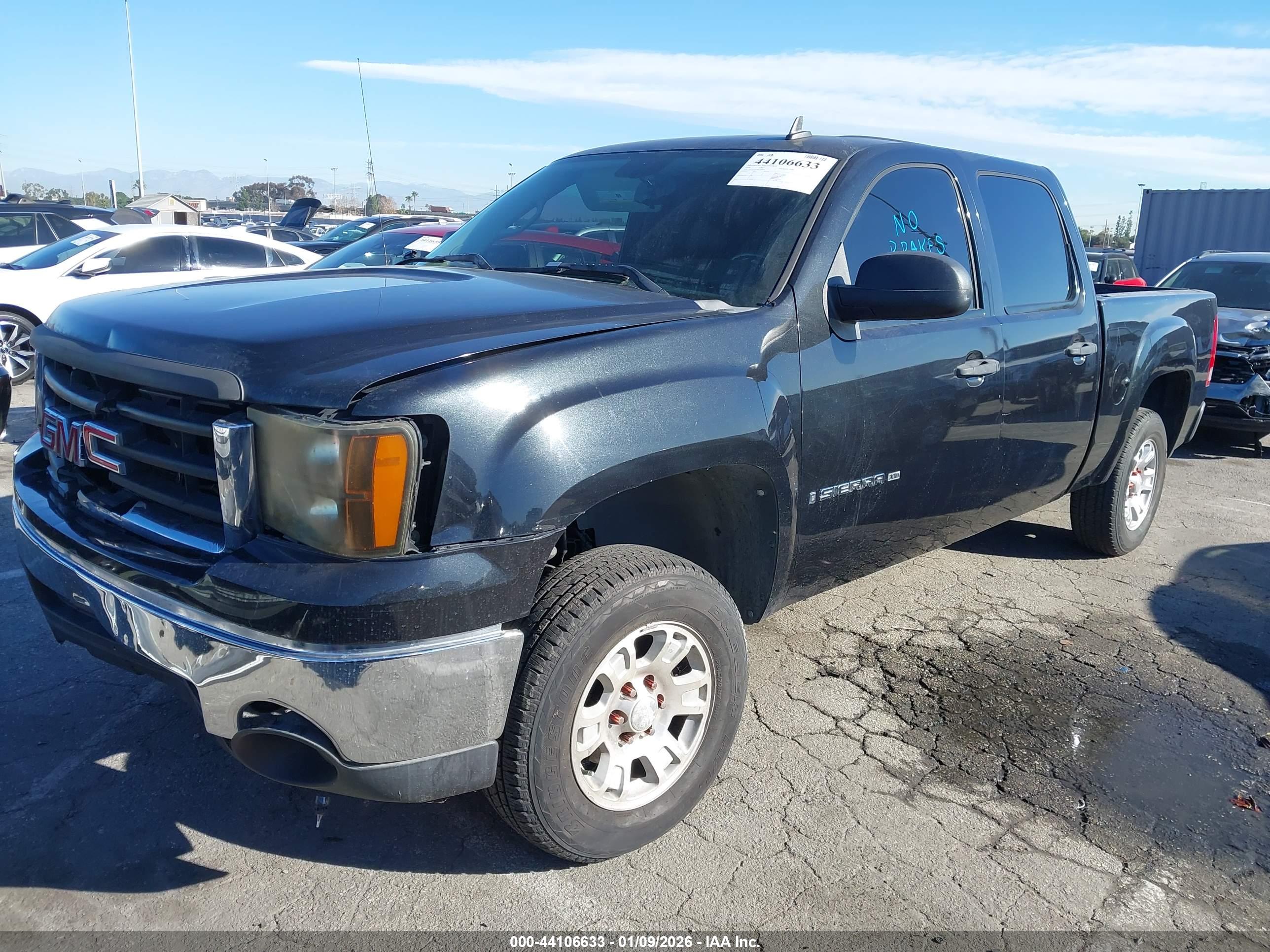 GMC SIERRA image 2