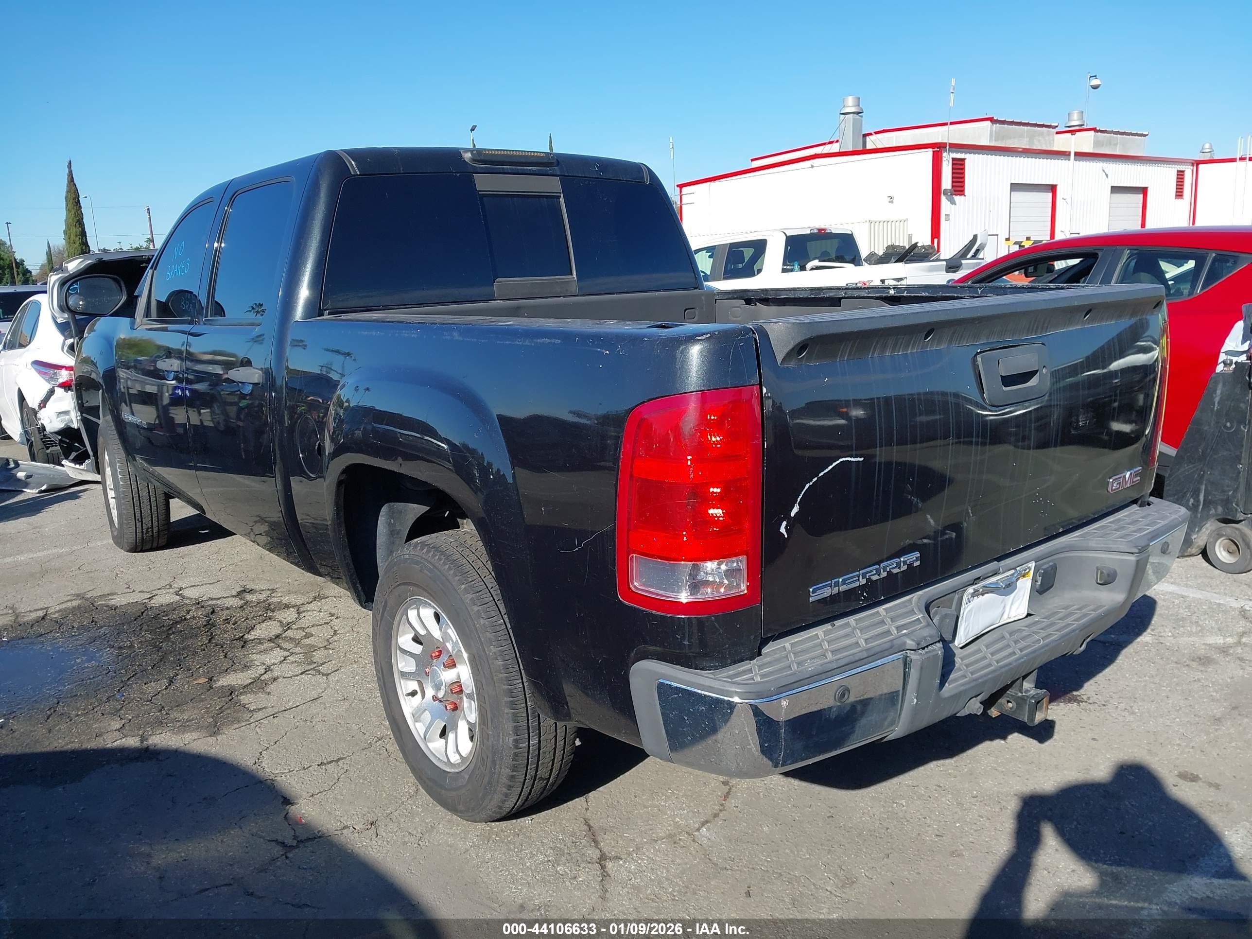 GMC SIERRA image 3