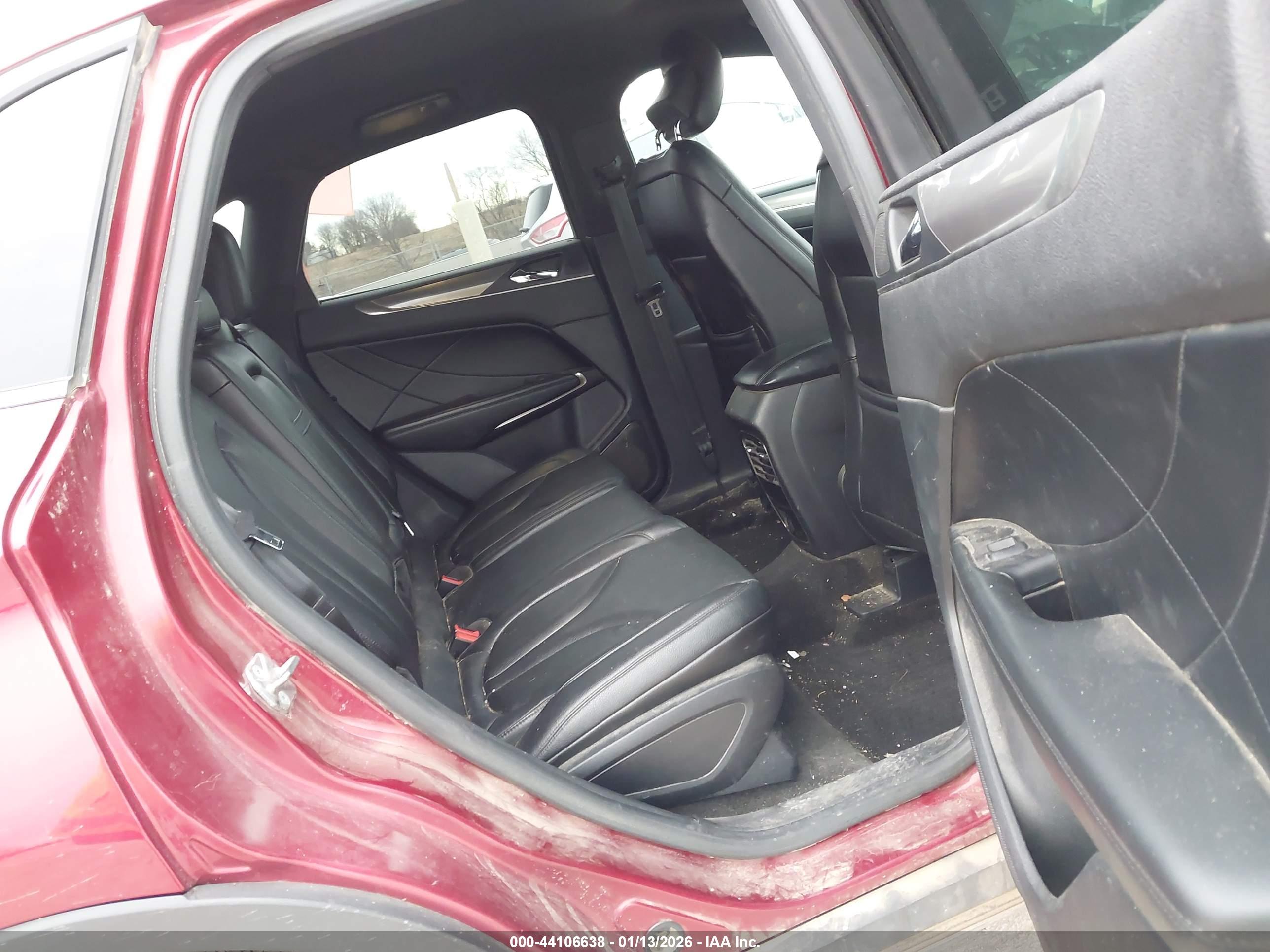 LINCOLN MKC image 8