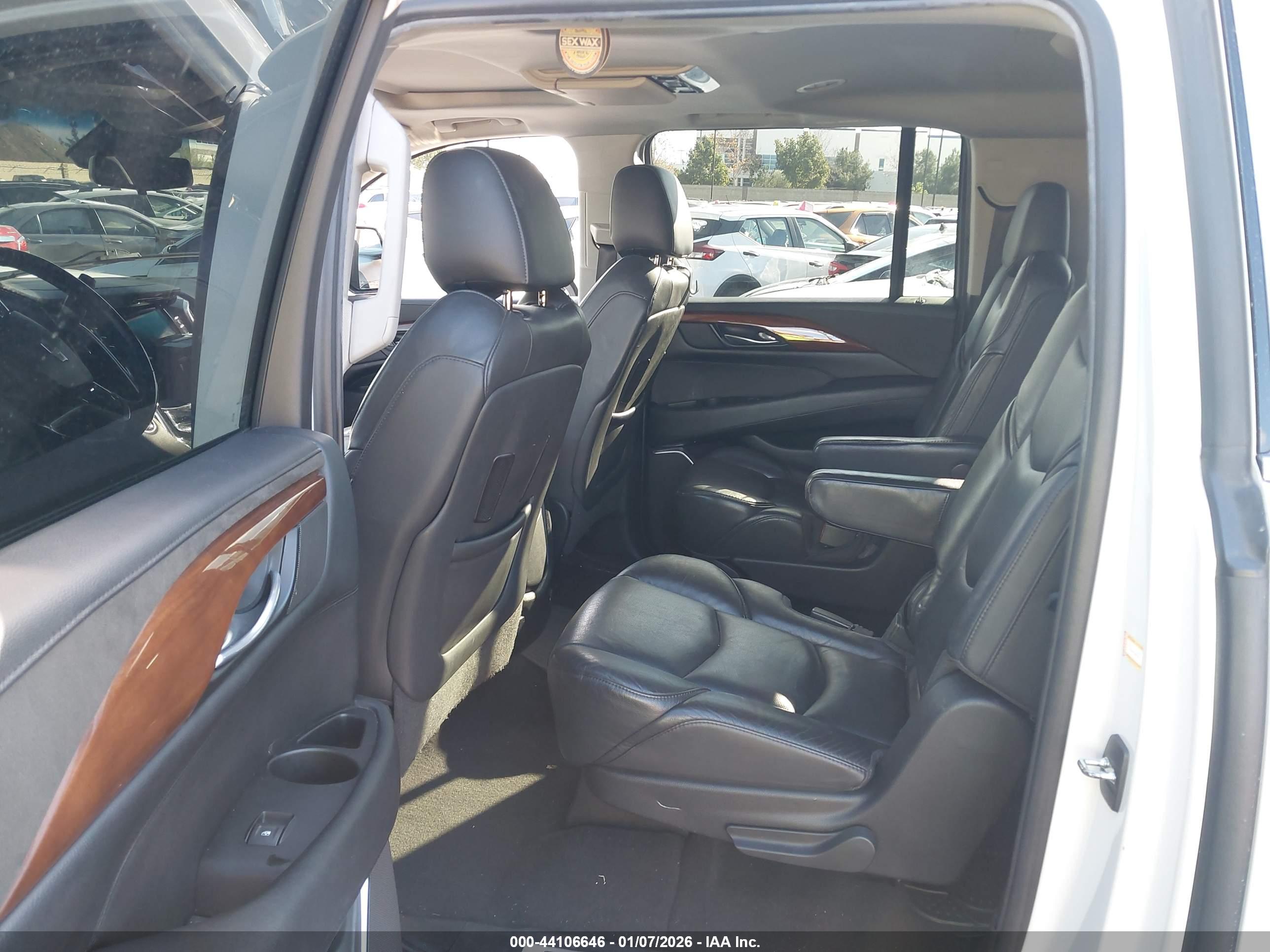 CADILLAC ESCALADE image 8