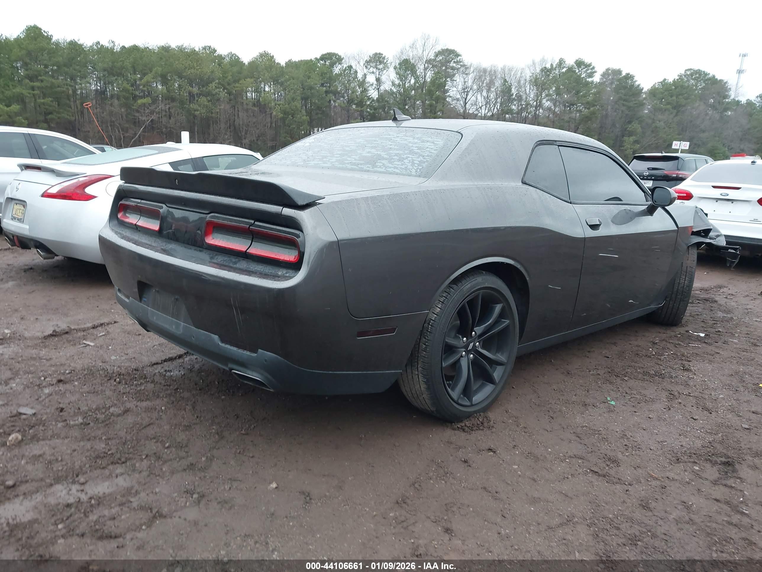 DODGE CHALLENGER image 4