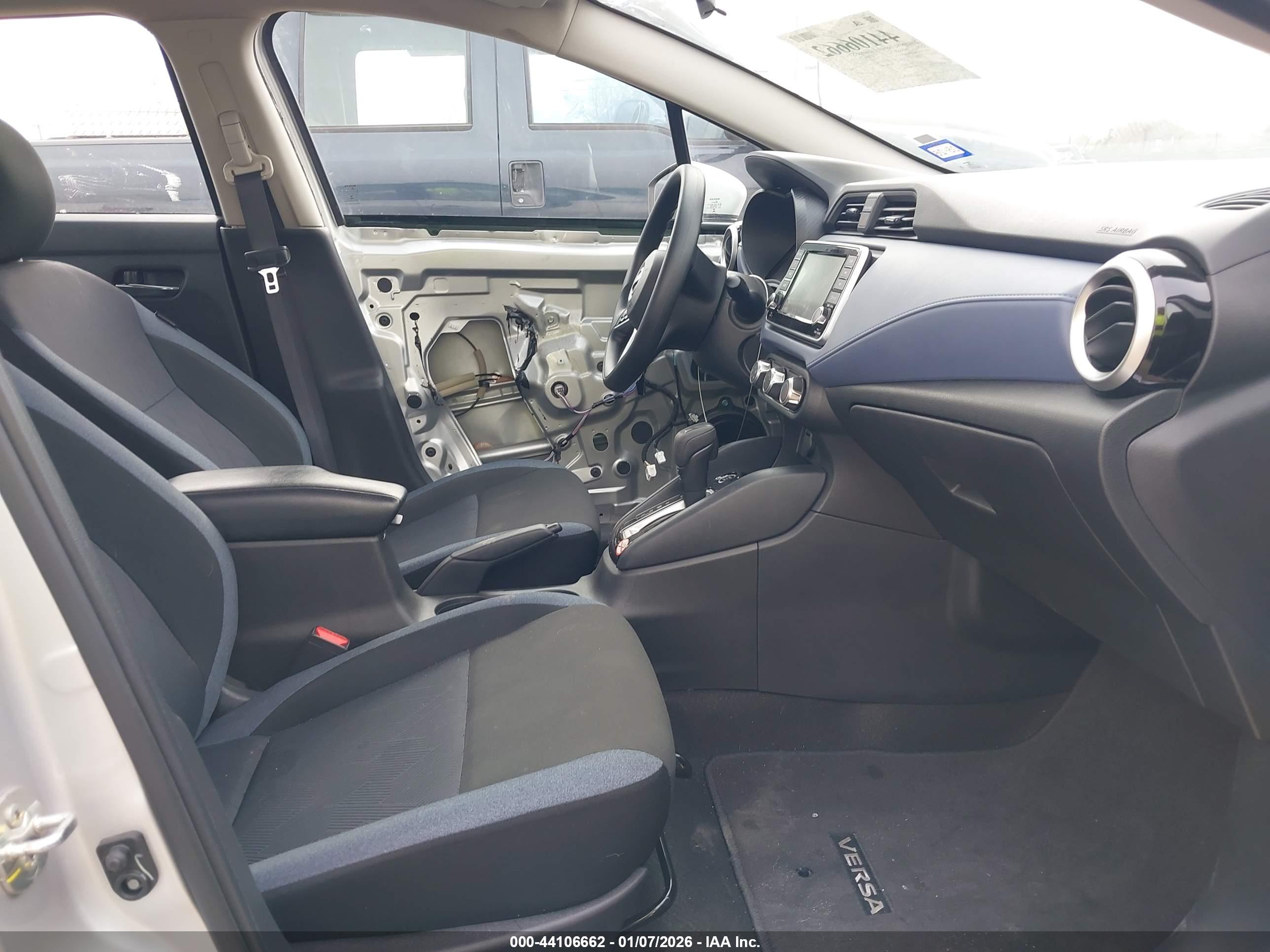 NISSAN VERSA image 5