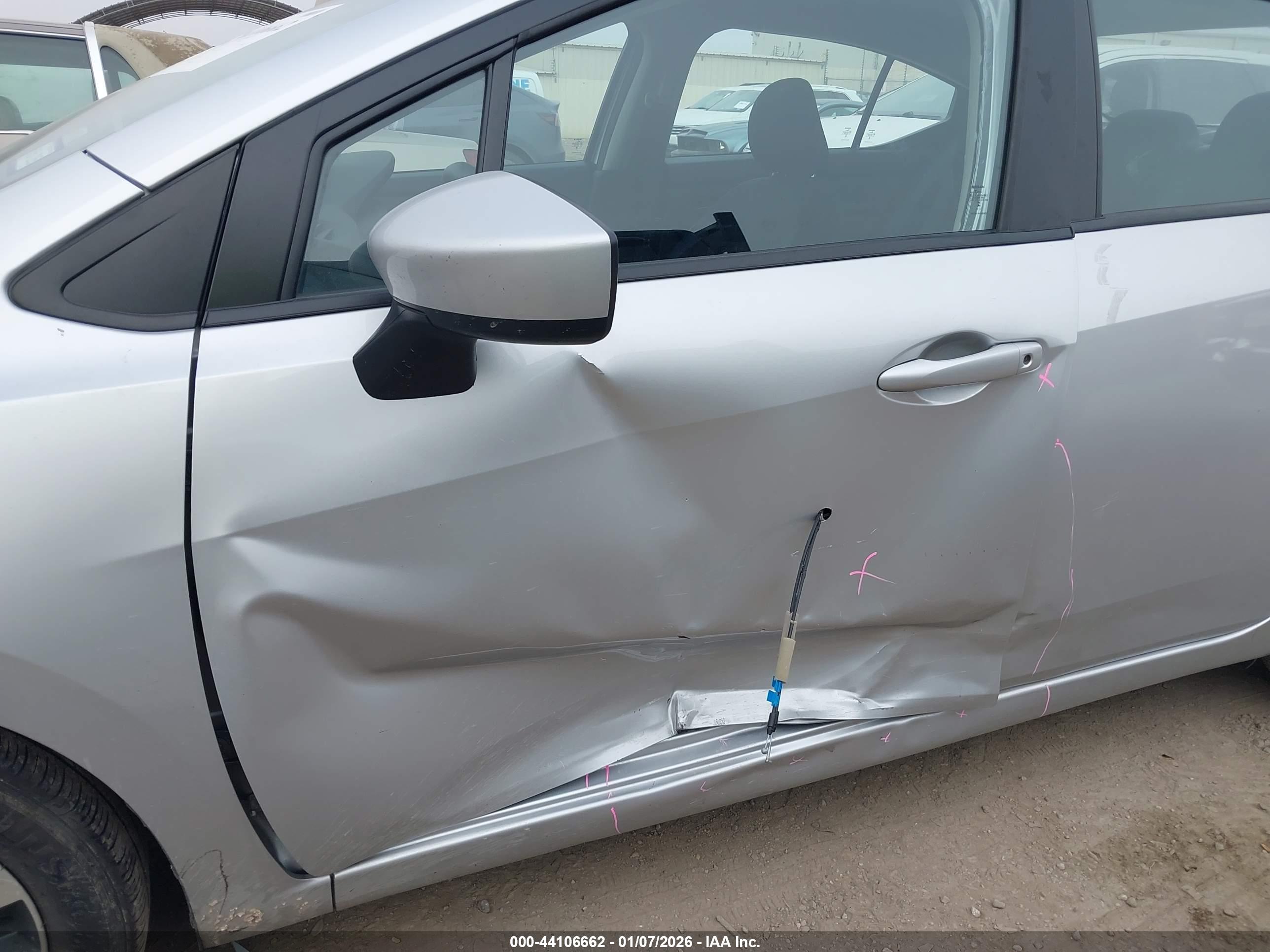 NISSAN VERSA image 6