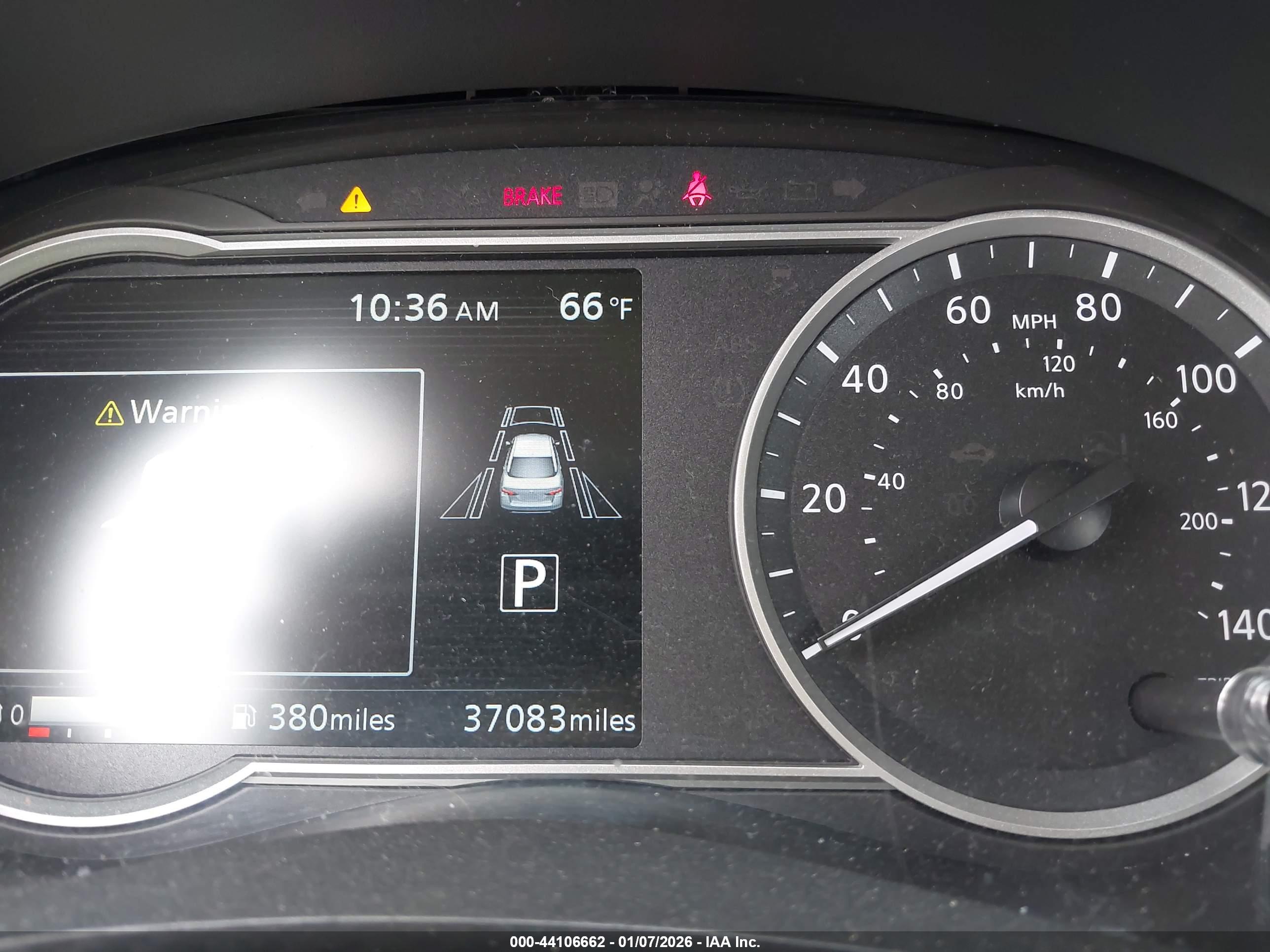 NISSAN VERSA image 7