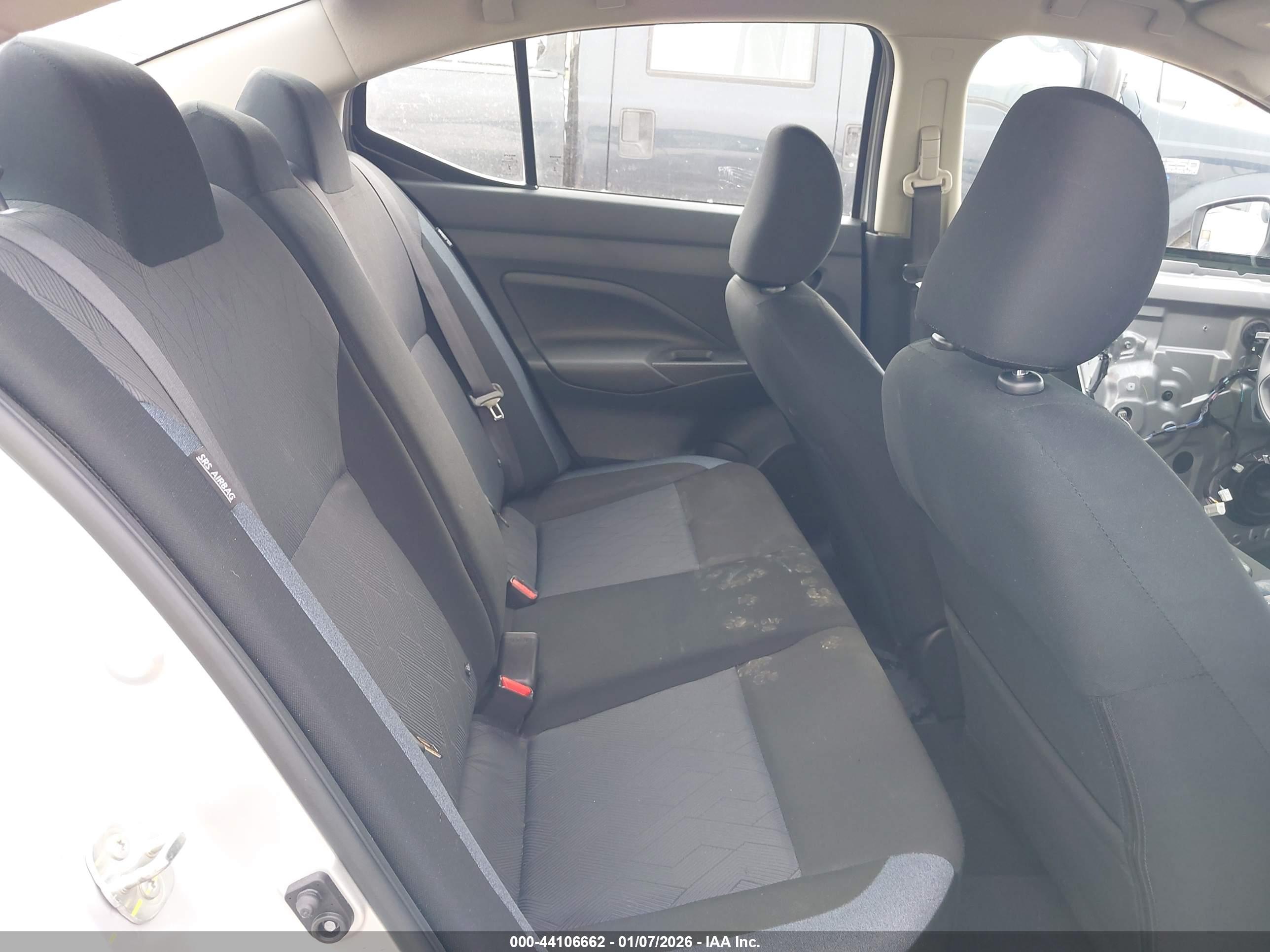 NISSAN VERSA image 8