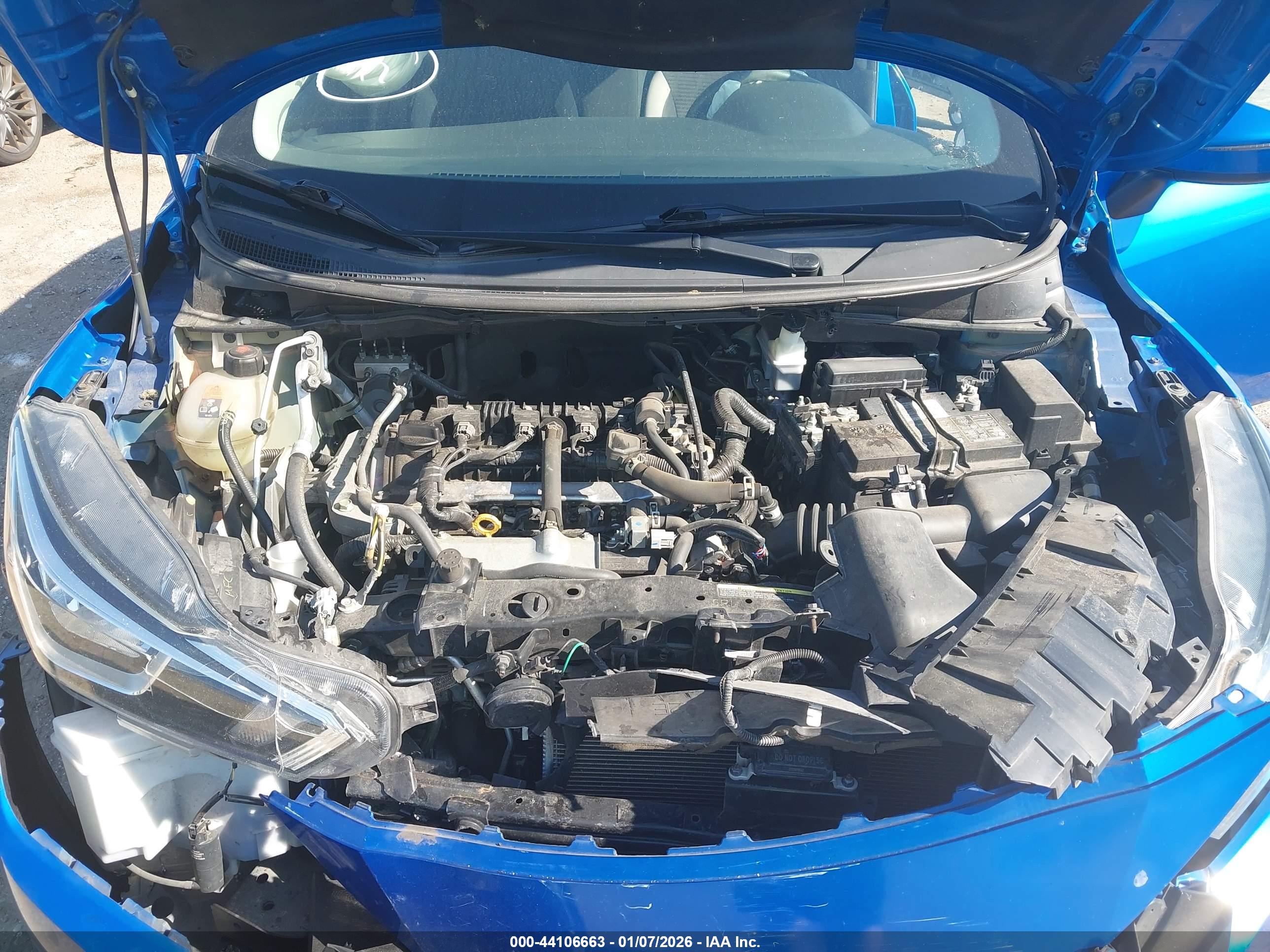 NISSAN VERSA image 10