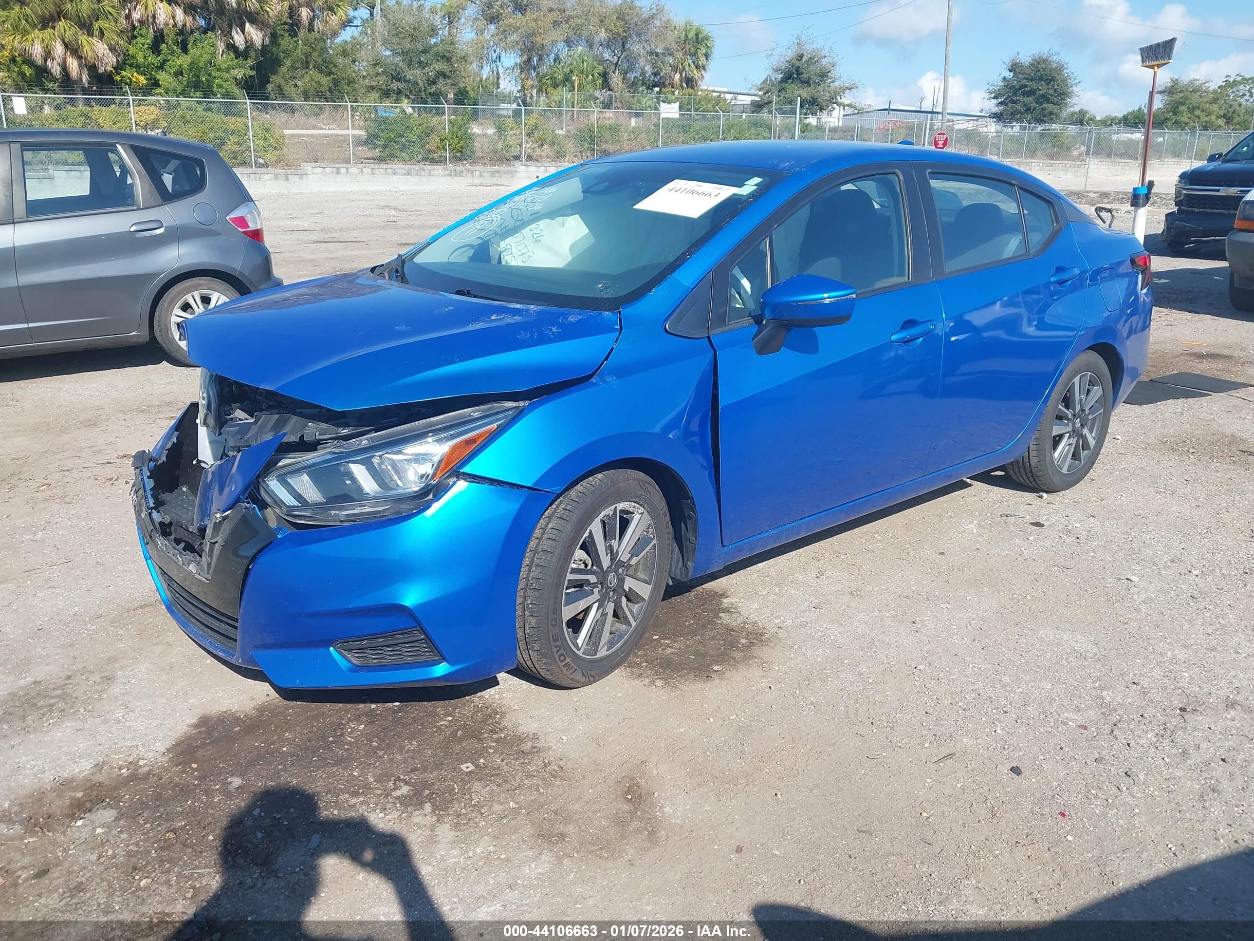 NISSAN VERSA image 2