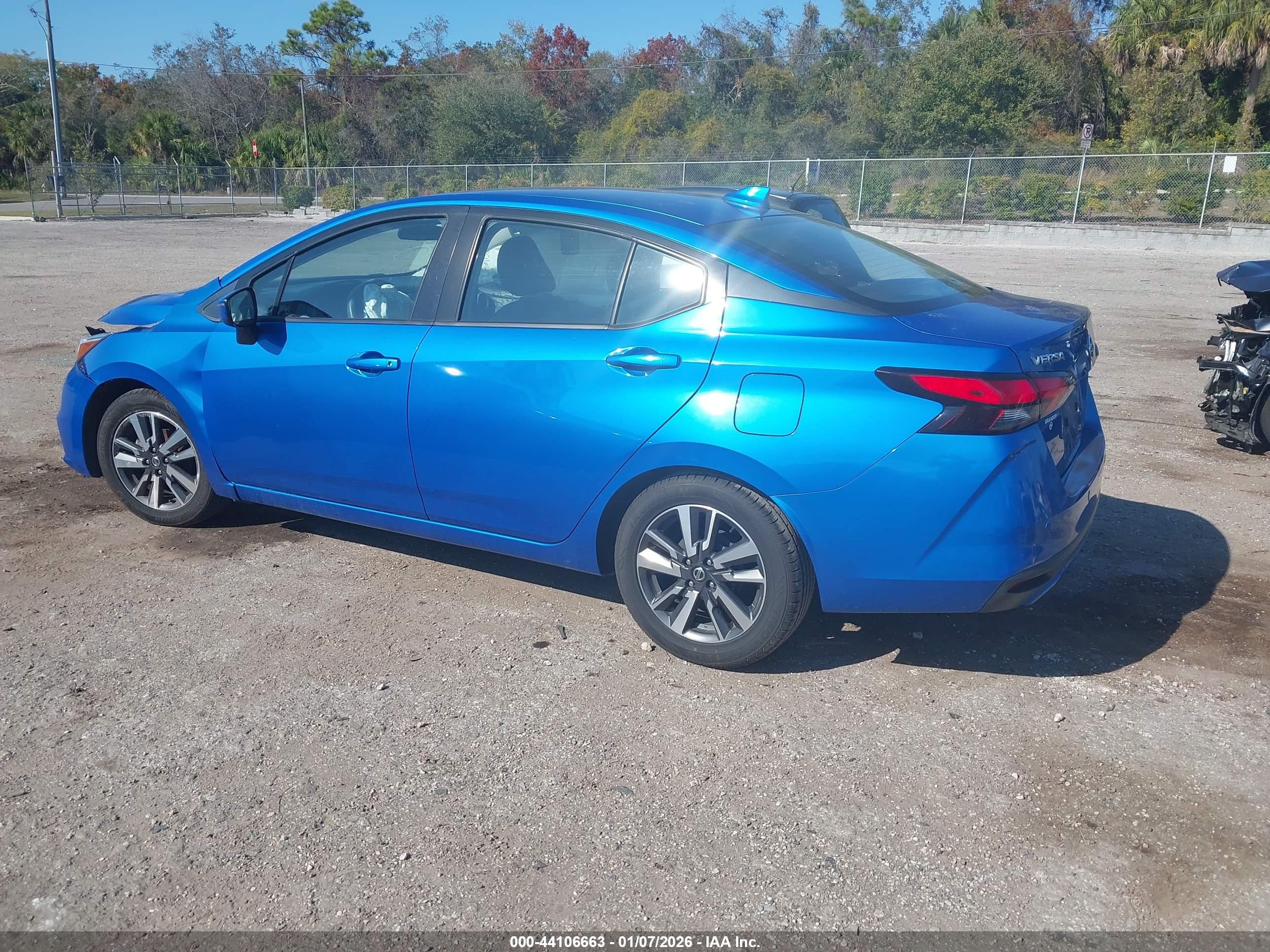 NISSAN VERSA image 3