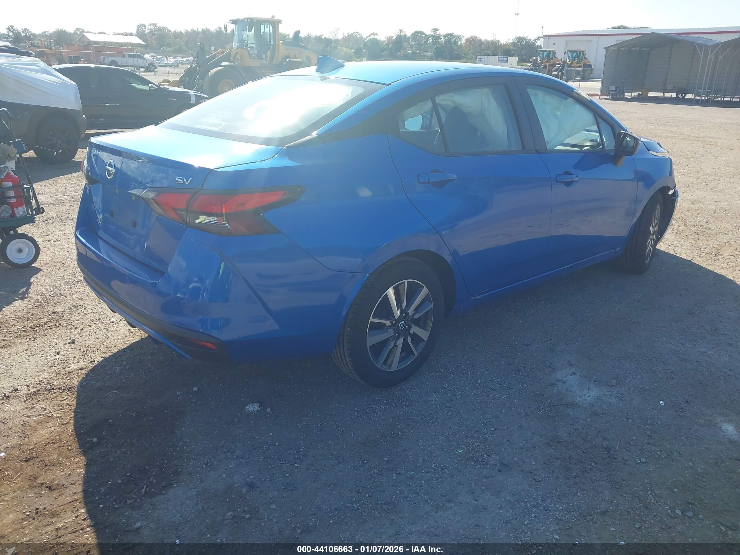 NISSAN VERSA image 4