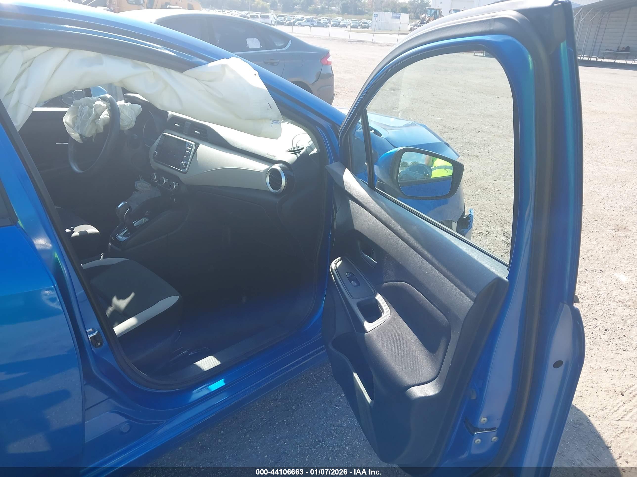NISSAN VERSA image 5