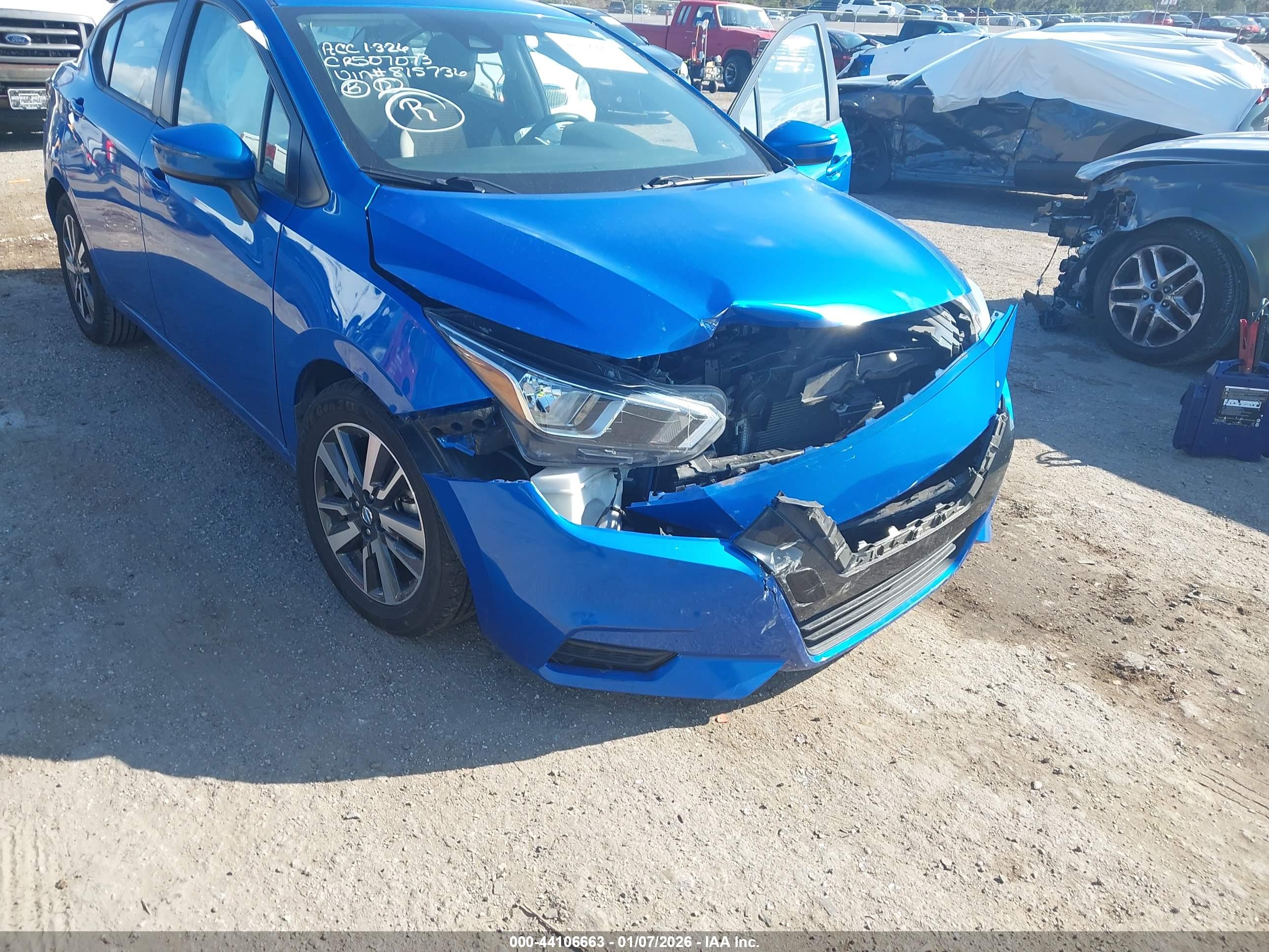 NISSAN VERSA image 6