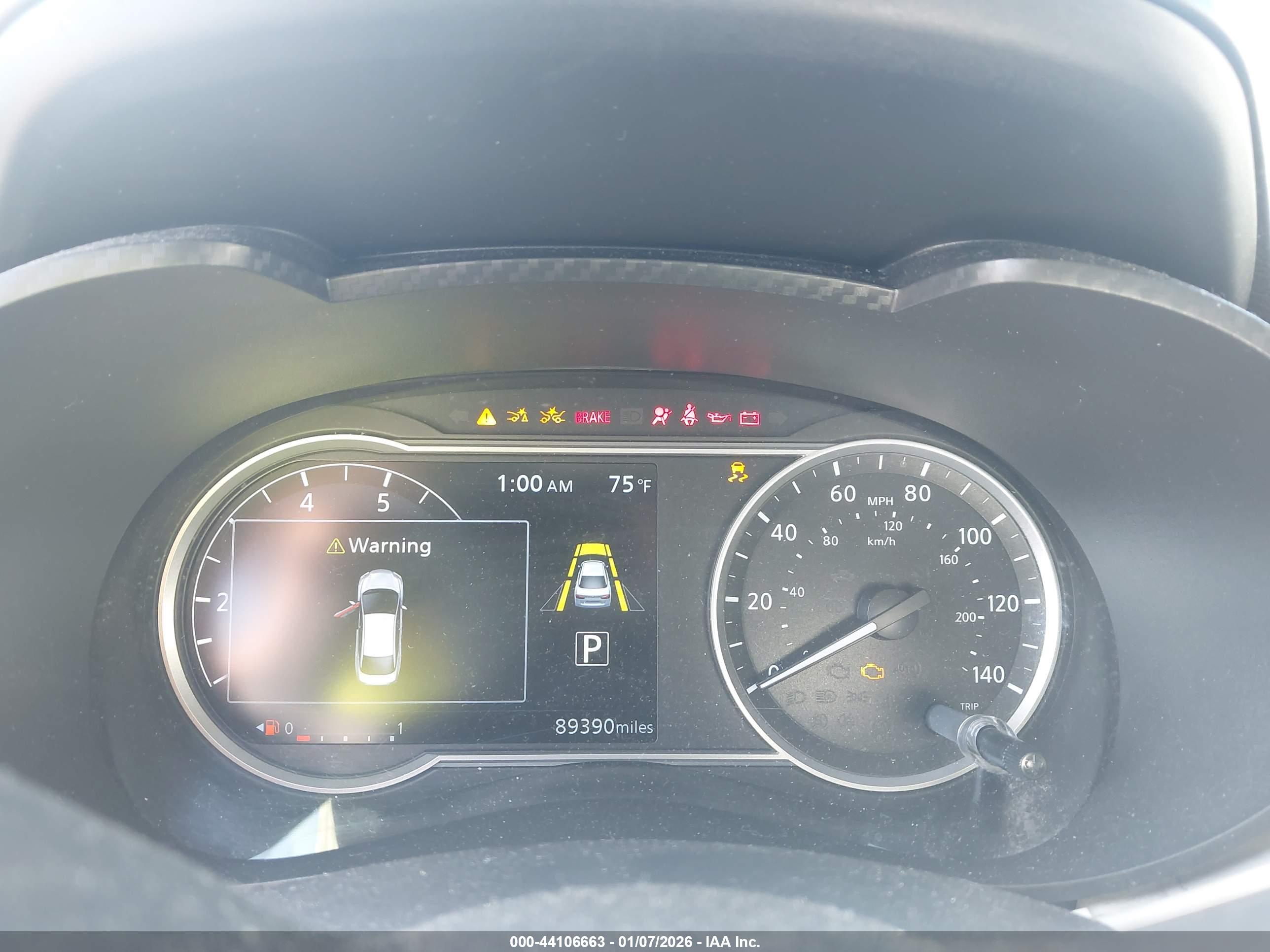 NISSAN VERSA image 7