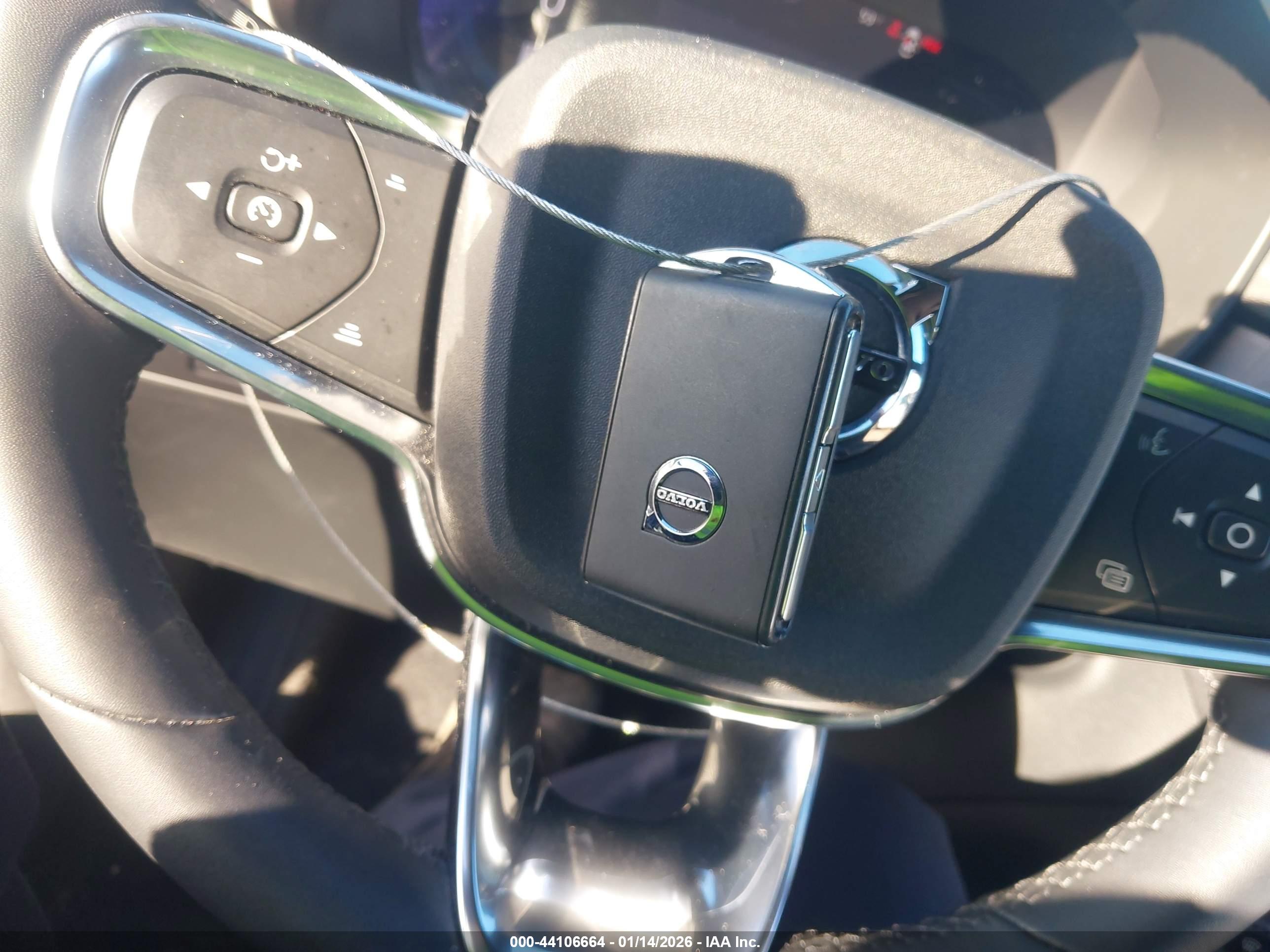 VOLVO XC40 image 11