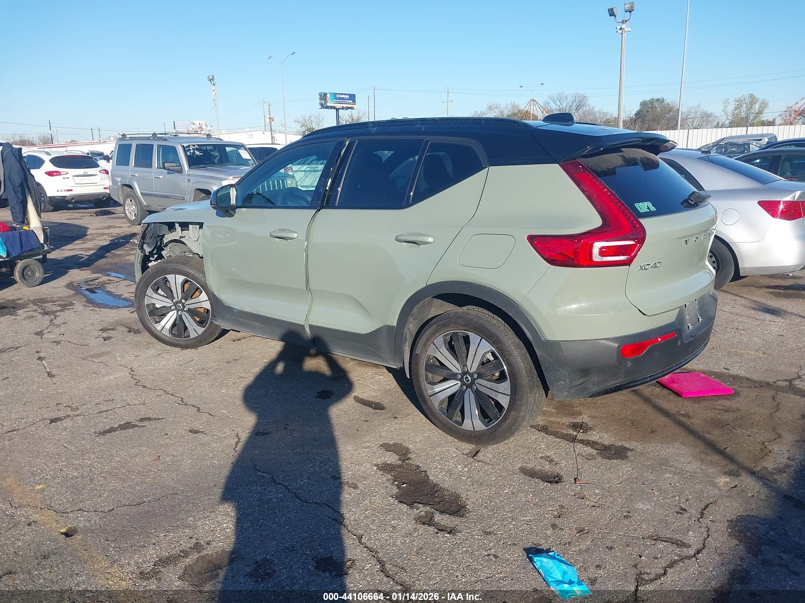 VOLVO XC40 image 3