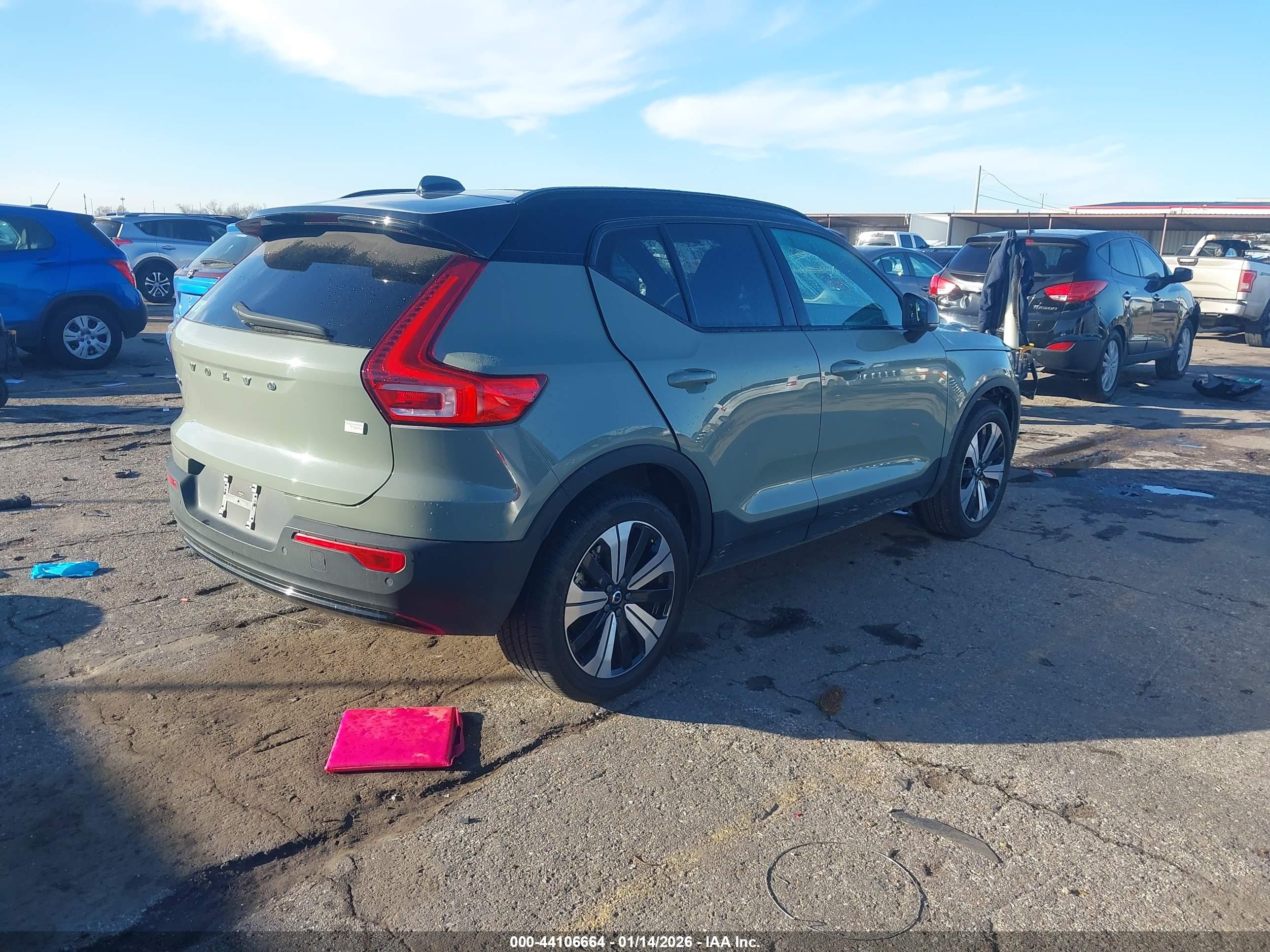 VOLVO XC40 image 4