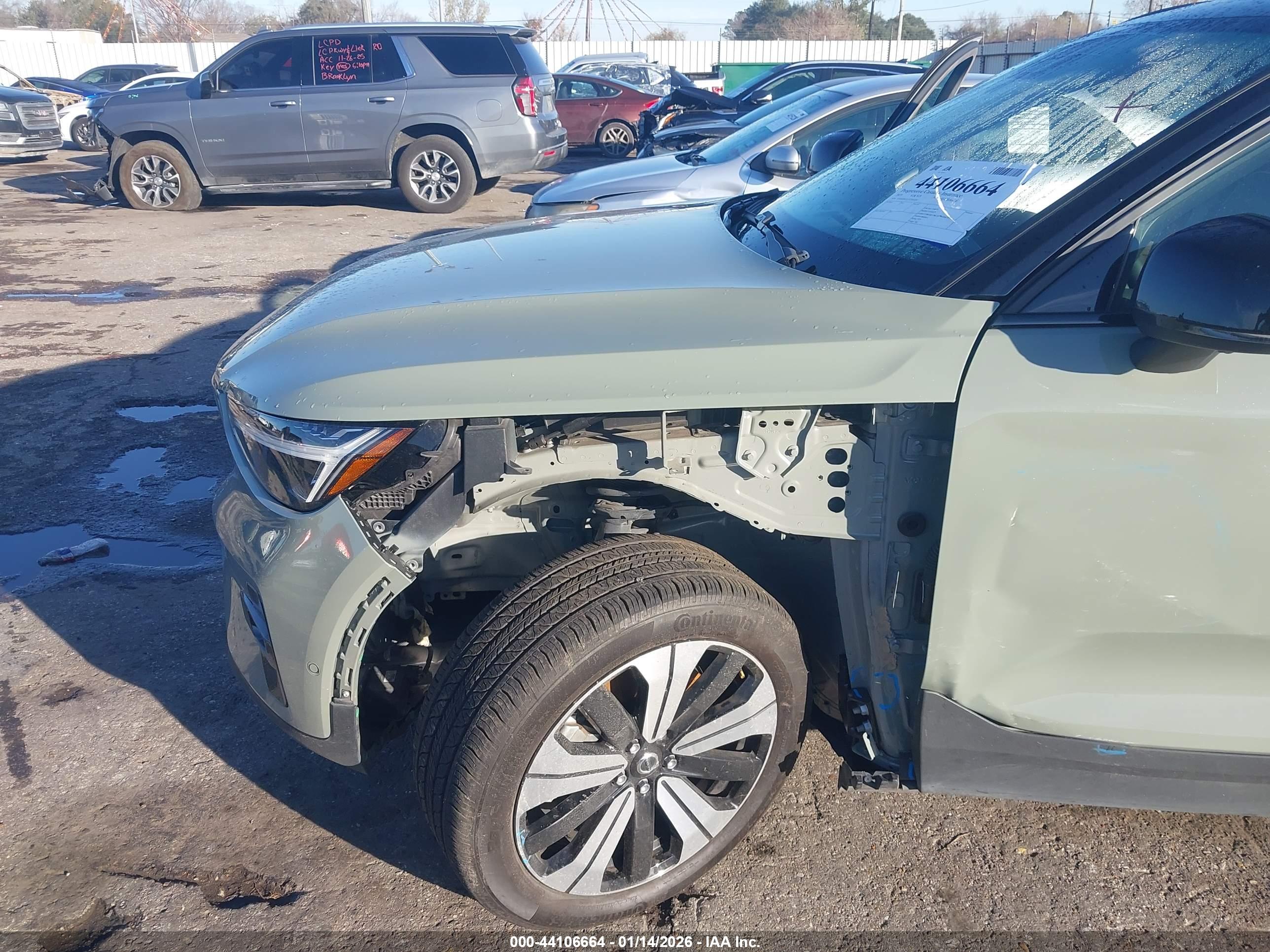 VOLVO XC40 image 6