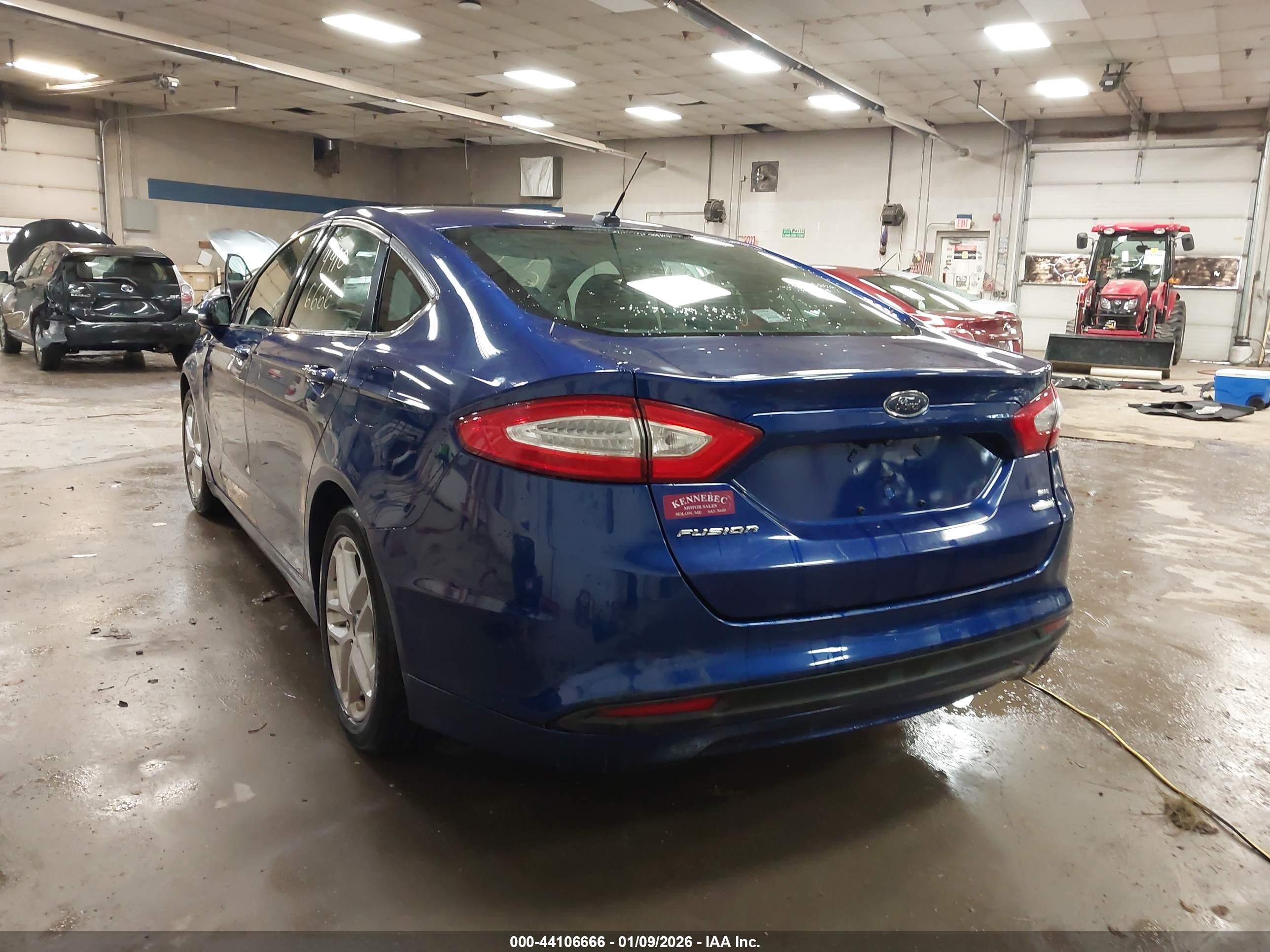 FORD FUSION image 3
