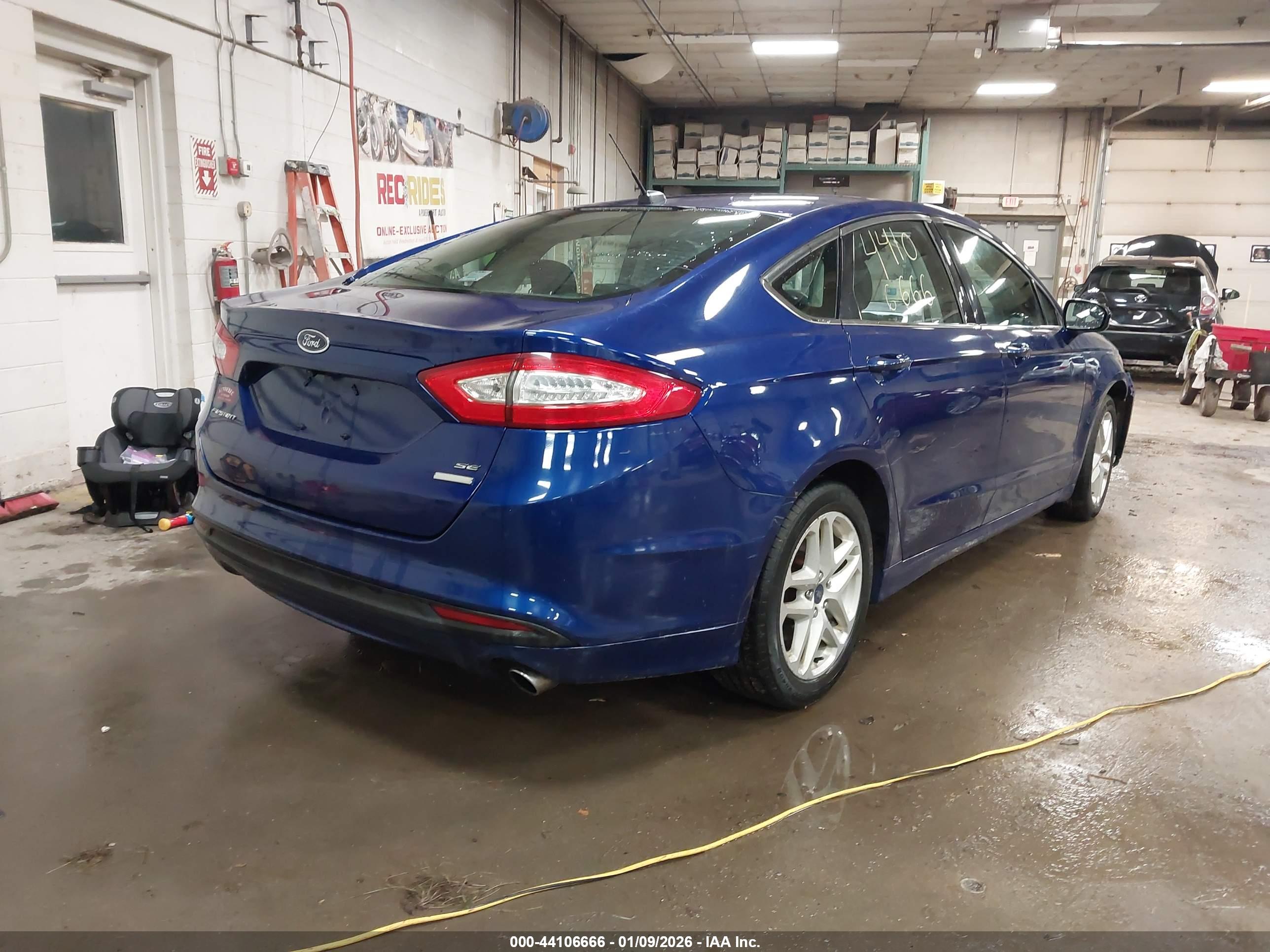 FORD FUSION image 4