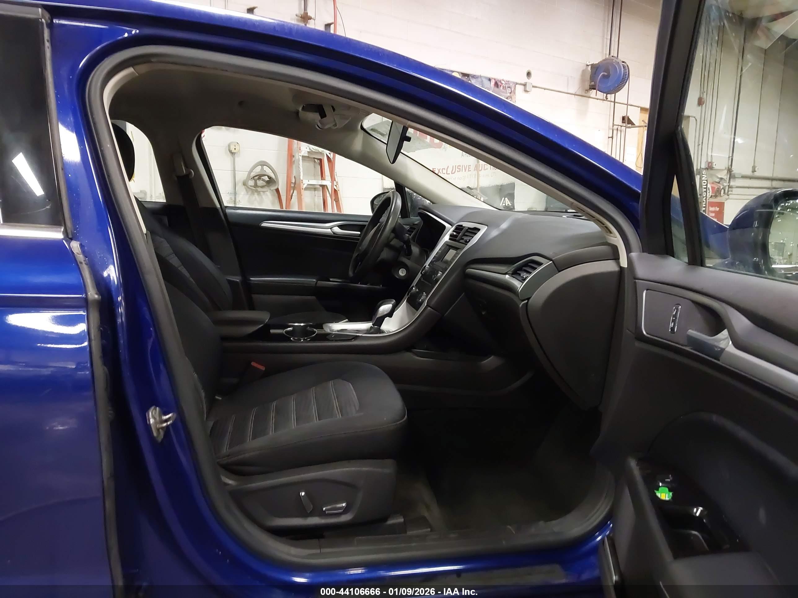 FORD FUSION image 5