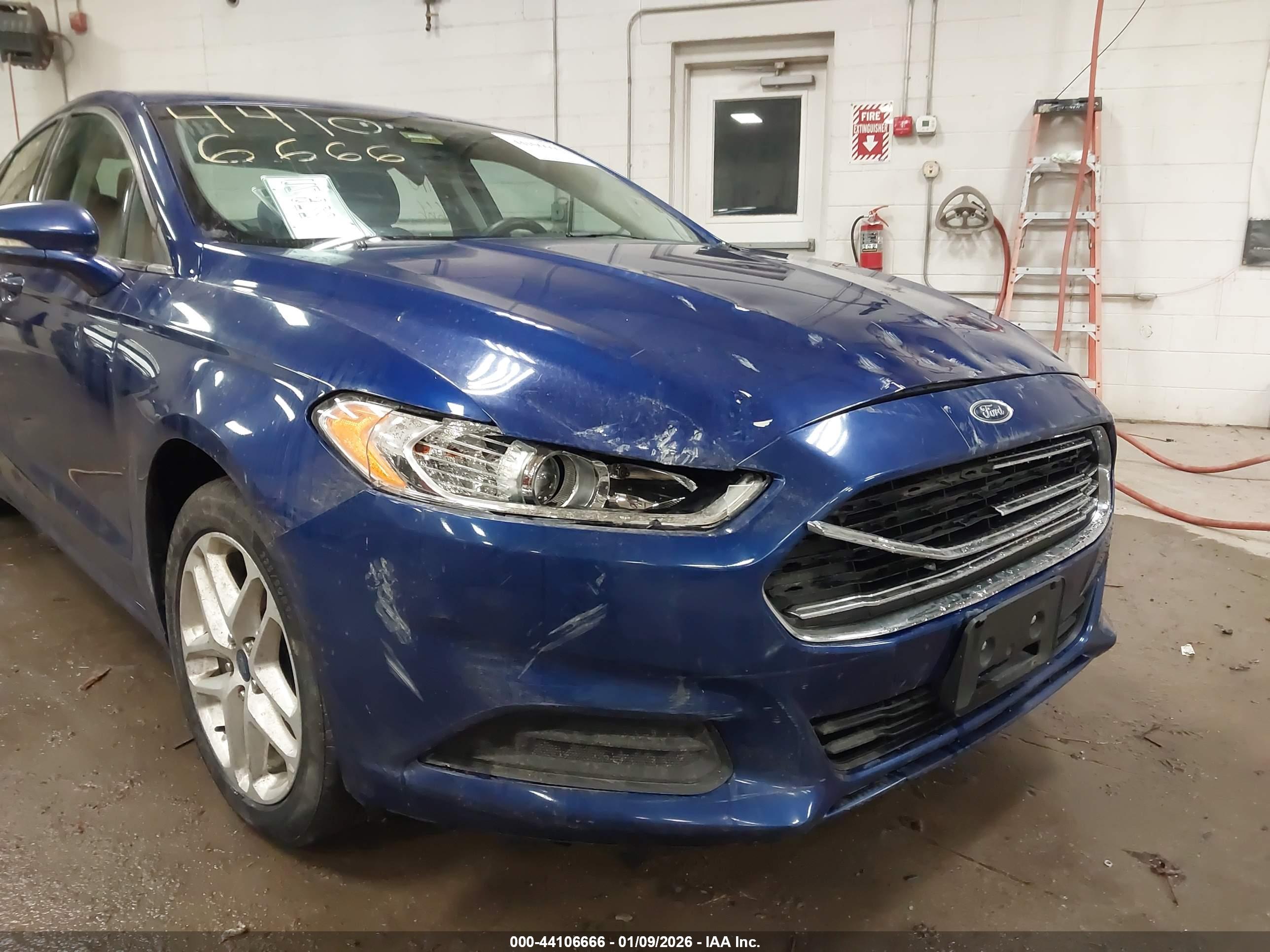 FORD FUSION image 6