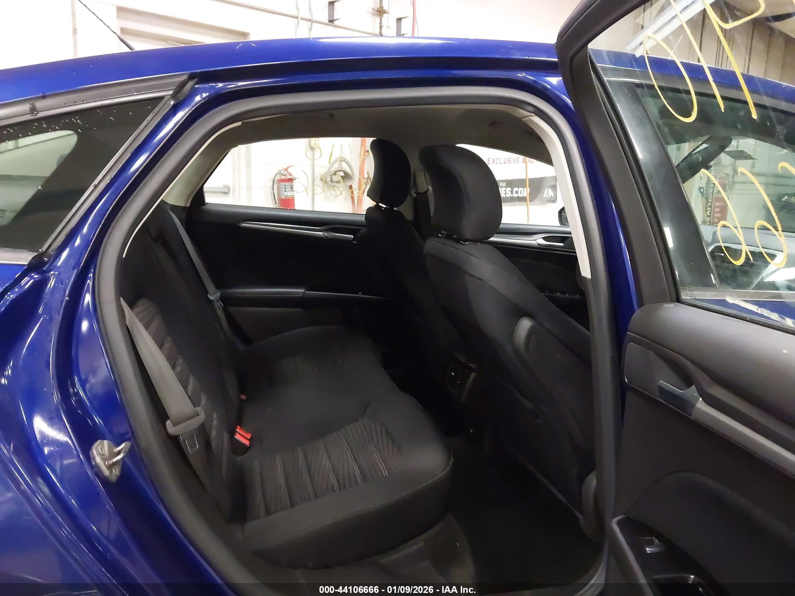 FORD FUSION image 8