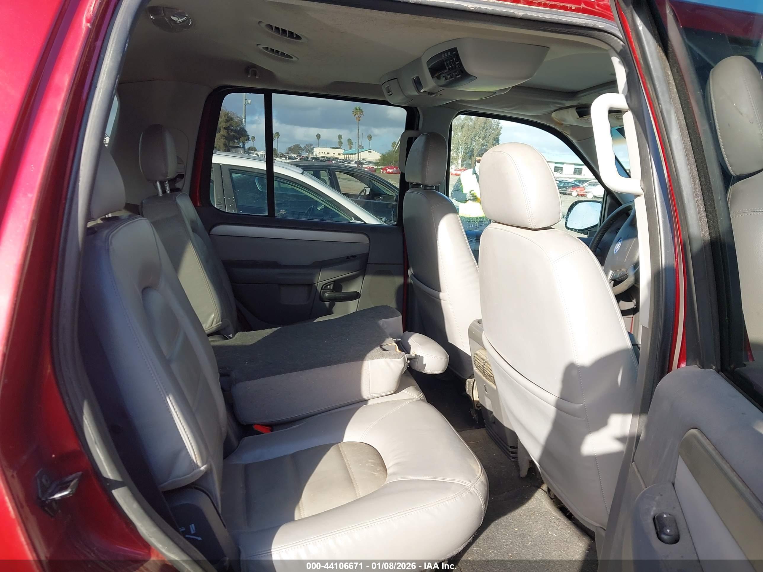 FORD EXPLORER image 8