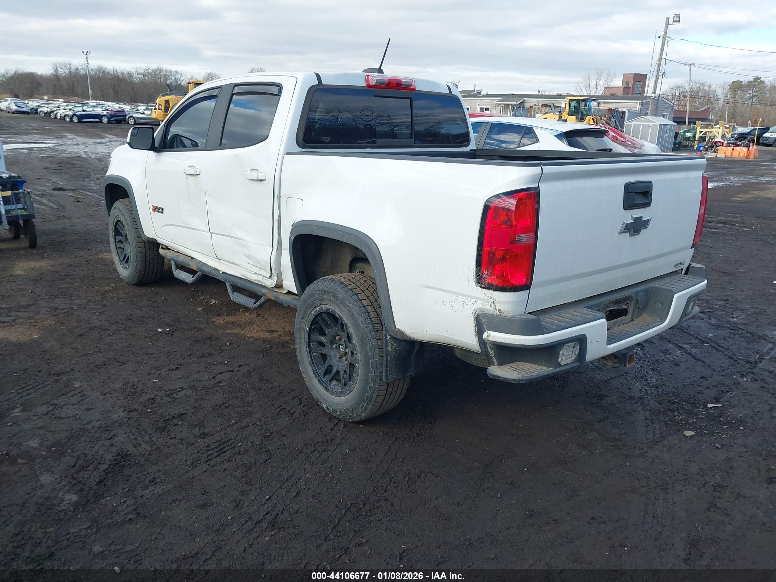 CHEVROLET COLORADO image 3