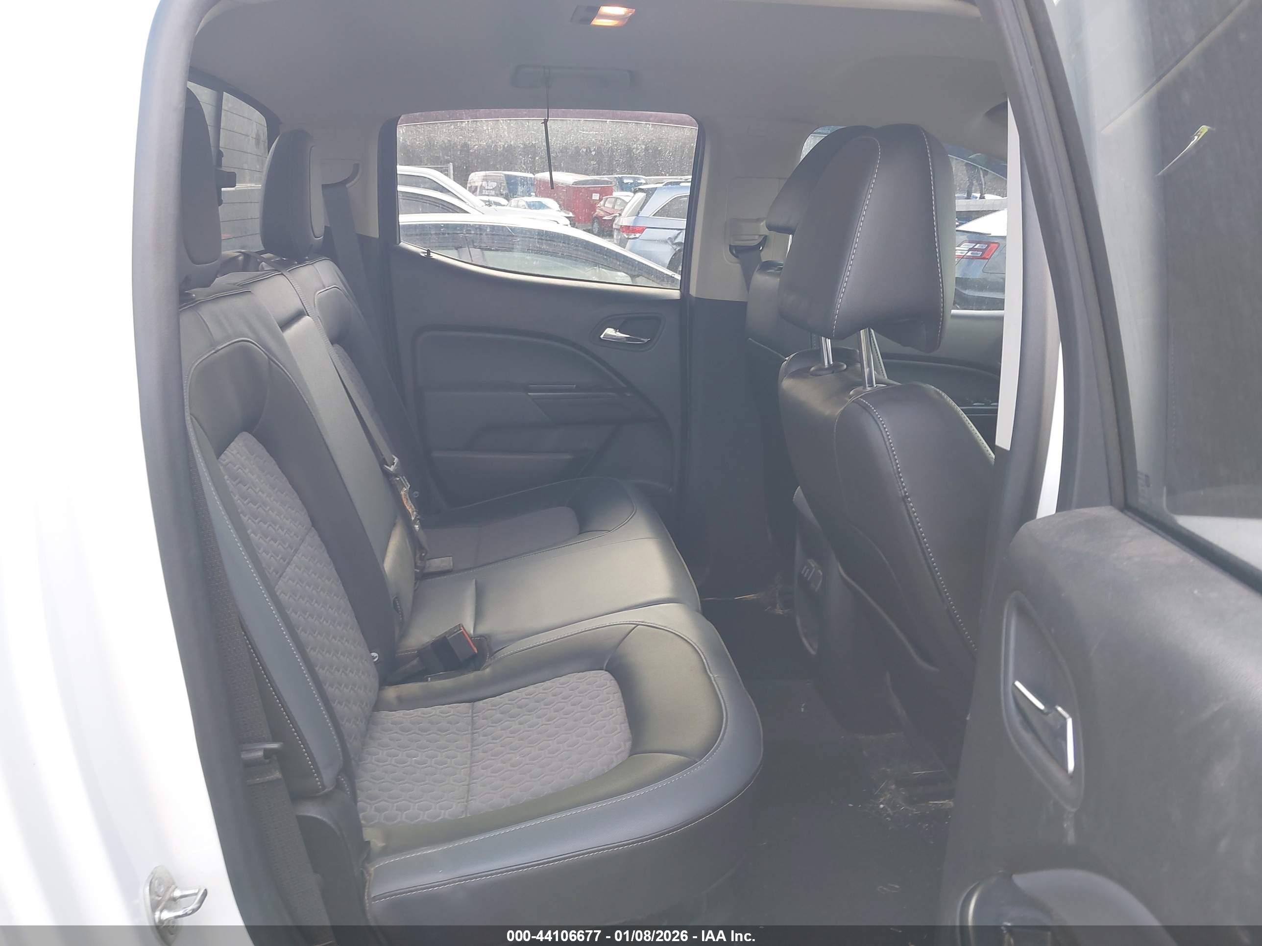 CHEVROLET COLORADO image 8