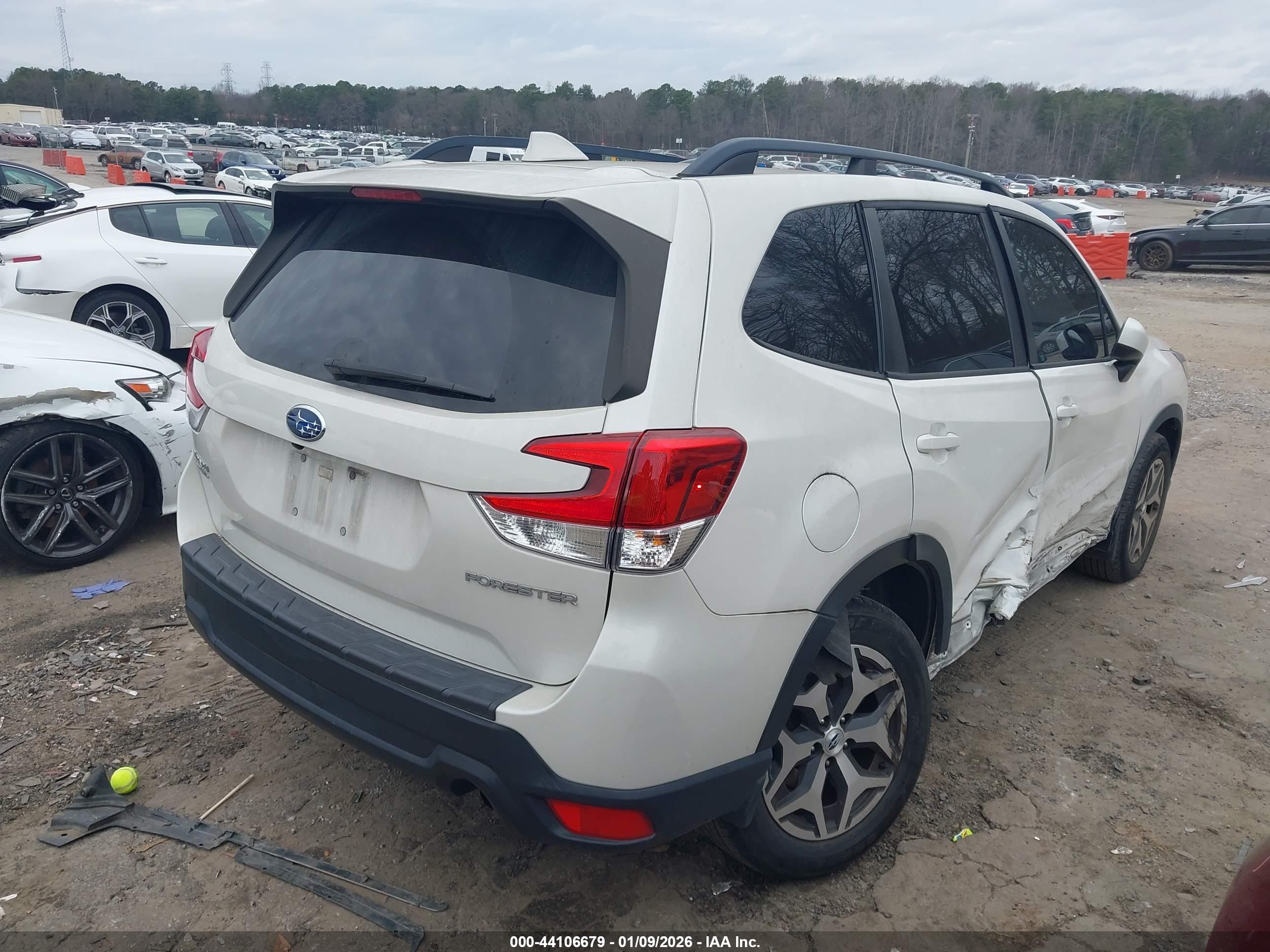 SUBARU FORESTER image 4