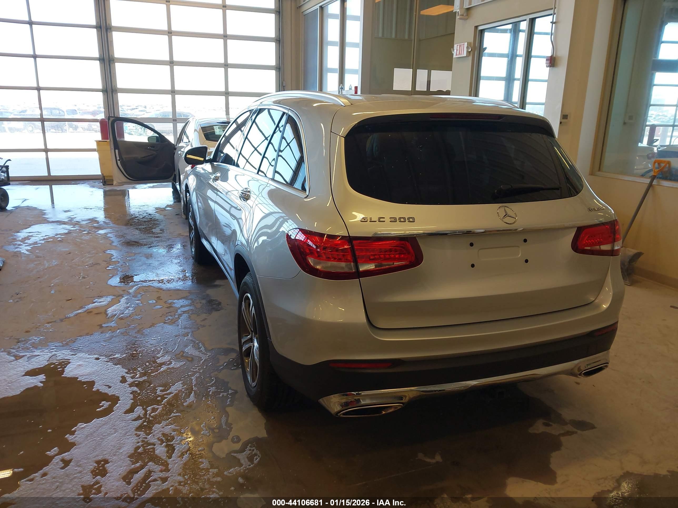 MERCEDES-BENZ GLC image 3