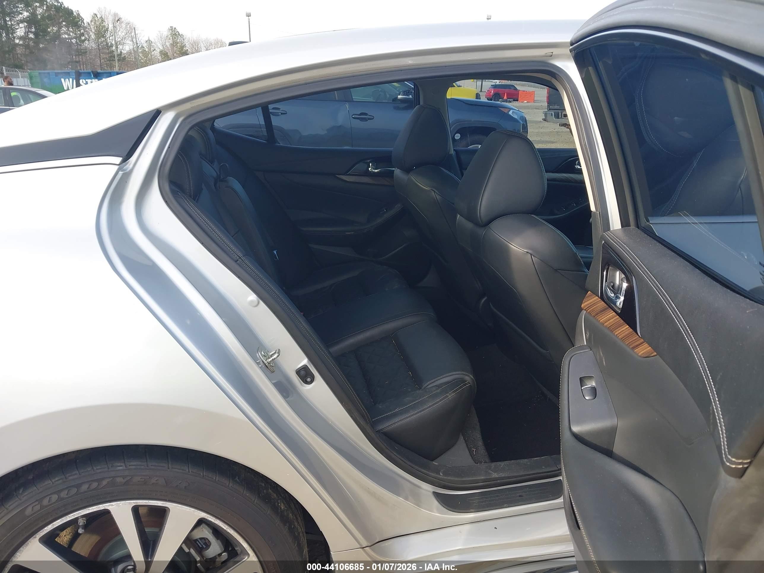 NISSAN MAXIMA image 8