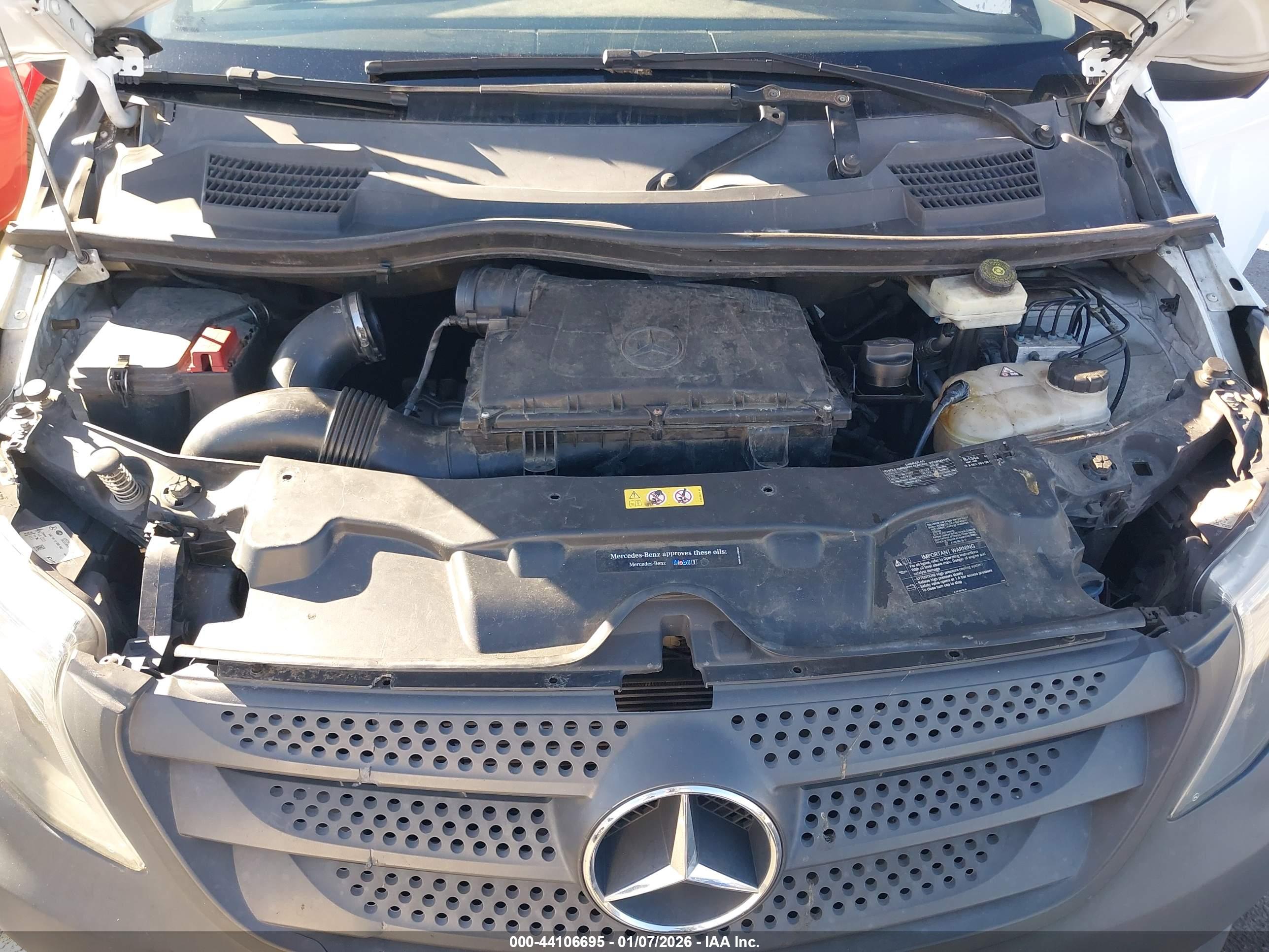 MERCEDES-BENZ METRIS image 10