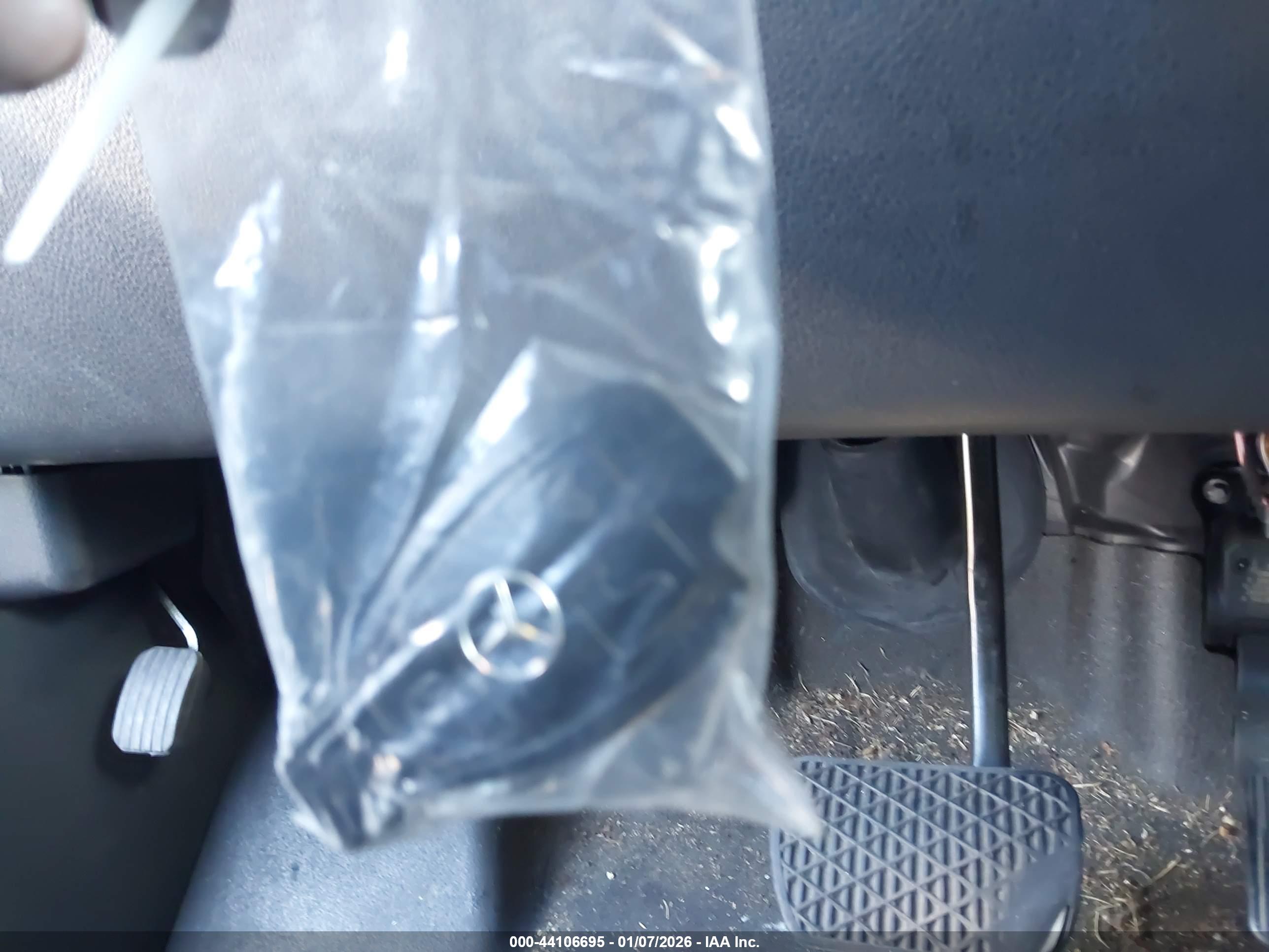 MERCEDES-BENZ METRIS image 11