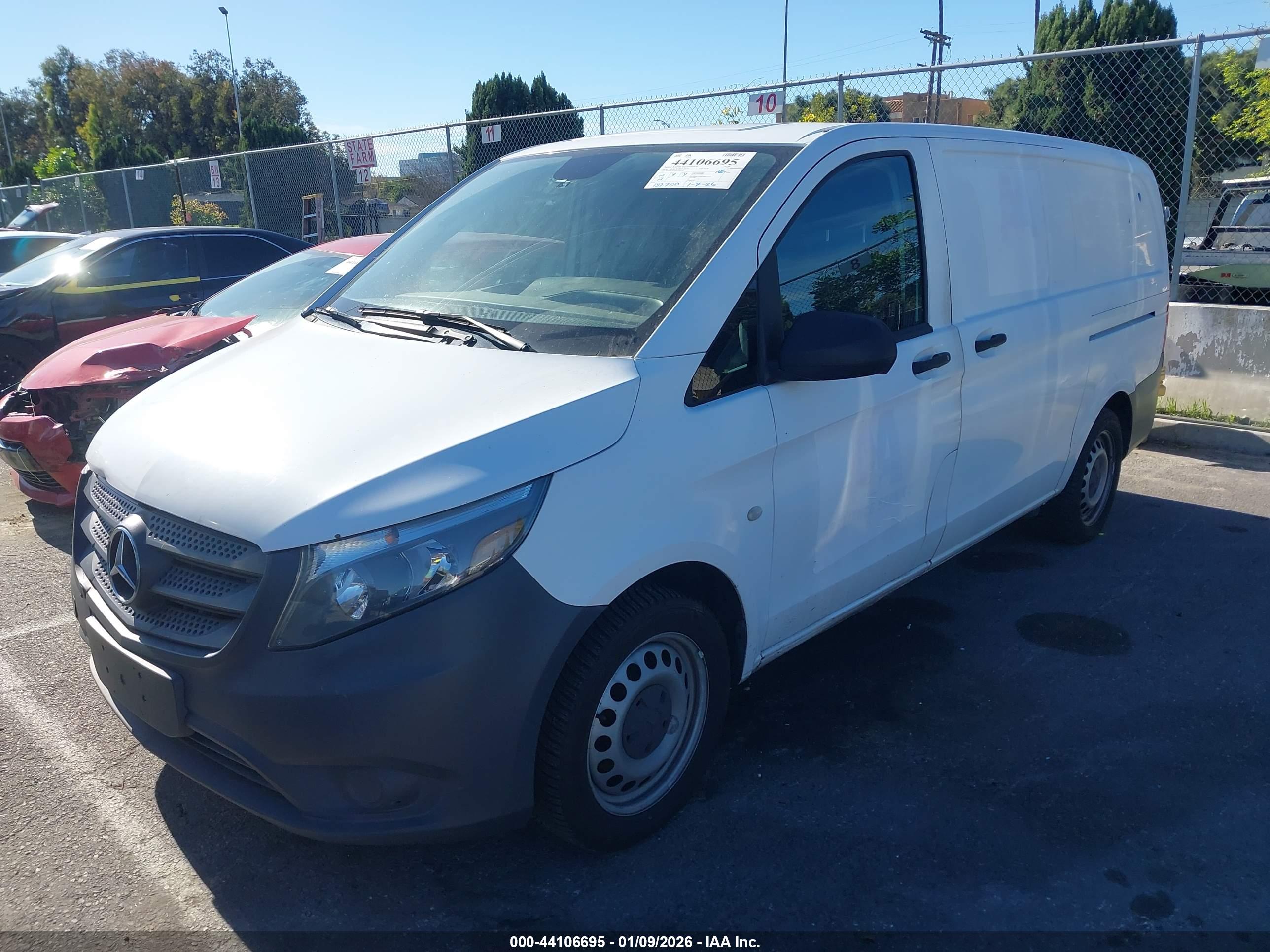 MERCEDES-BENZ METRIS image 2