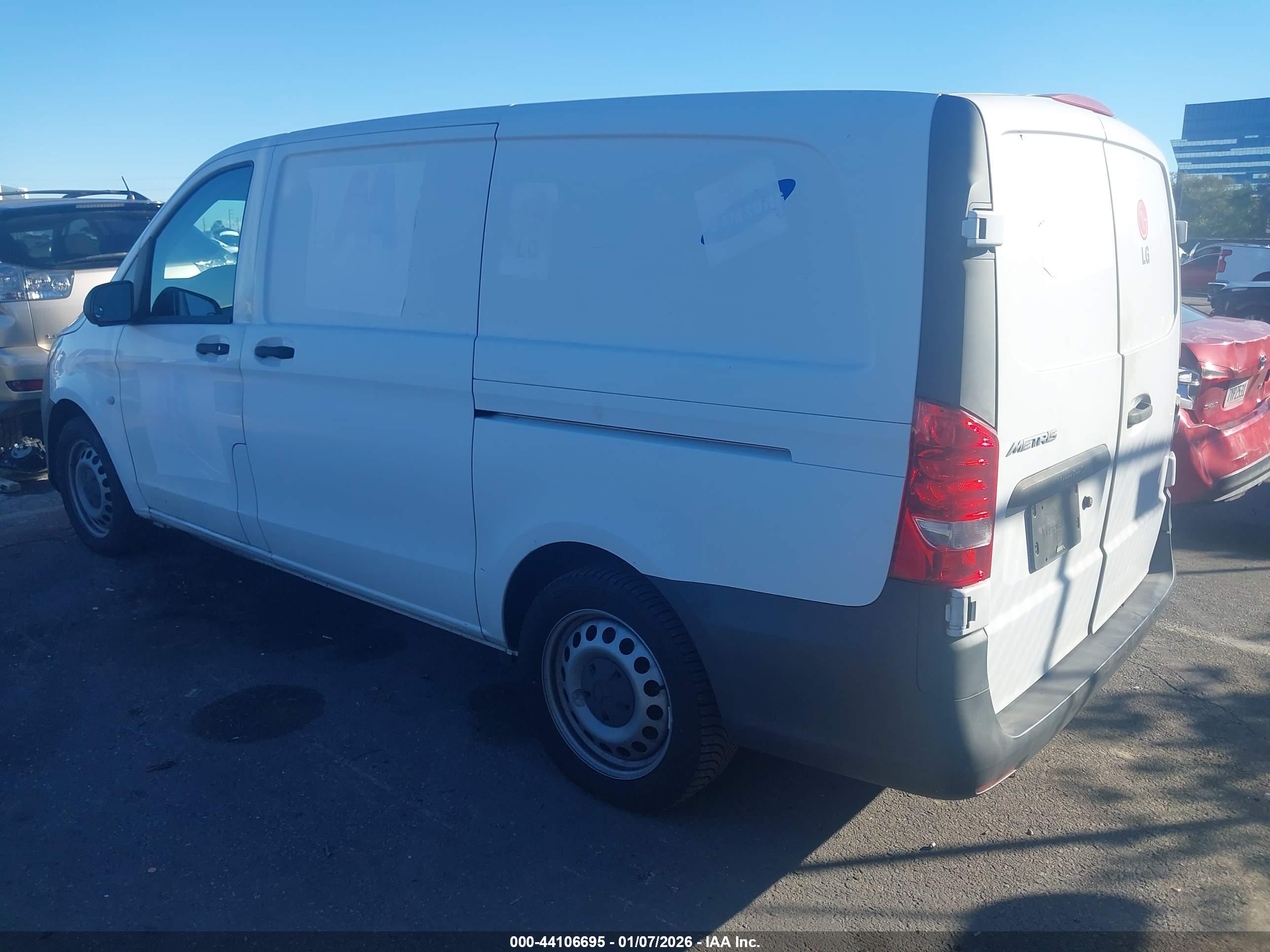 MERCEDES-BENZ METRIS image 3