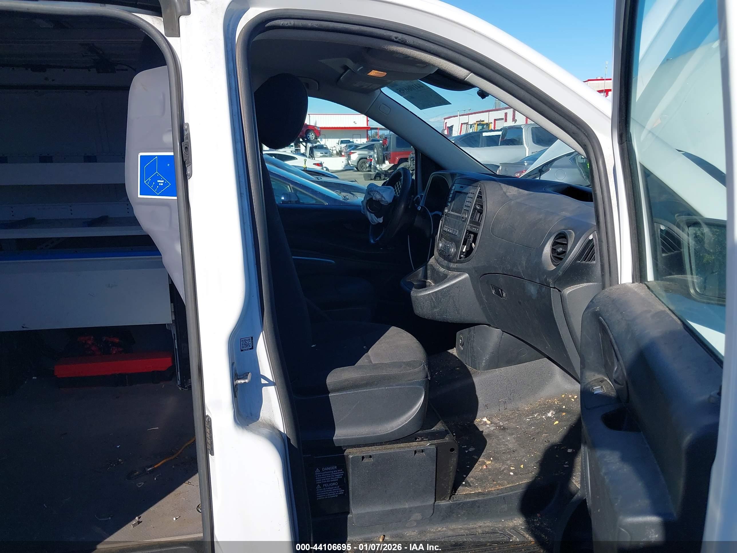 MERCEDES-BENZ METRIS image 5