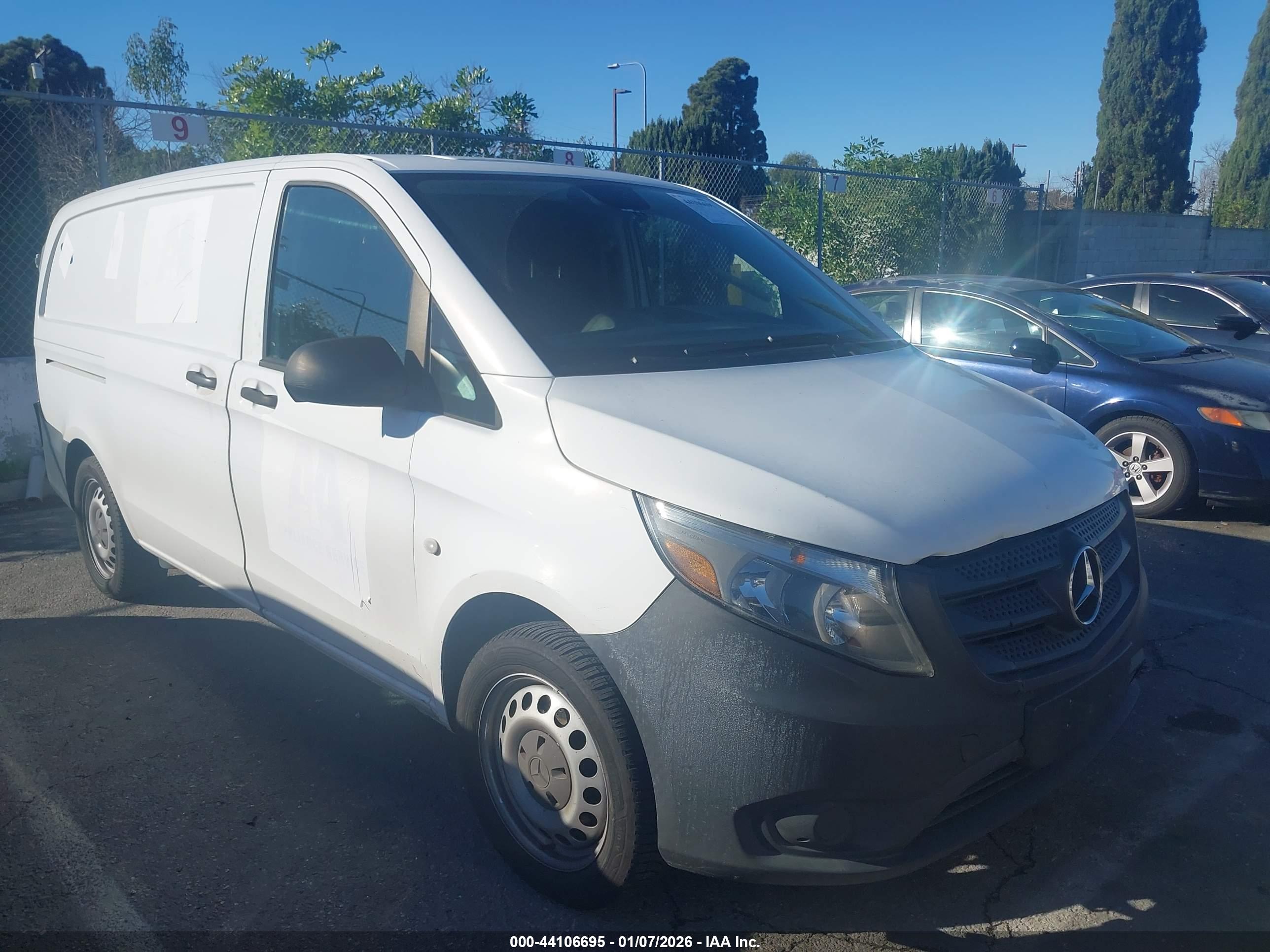 MERCEDES-BENZ METRIS image 6