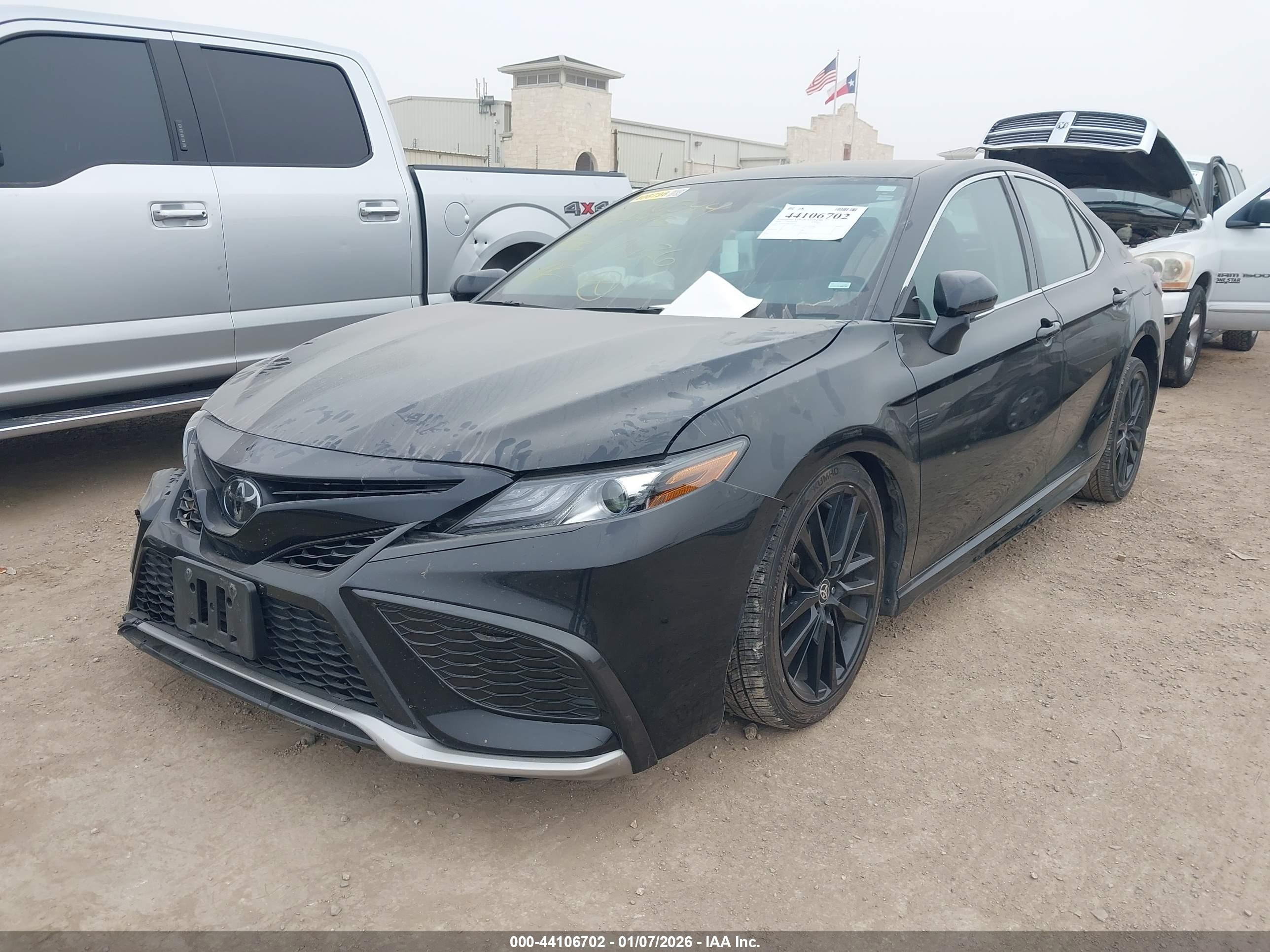 TOYOTA CAMRY image 2