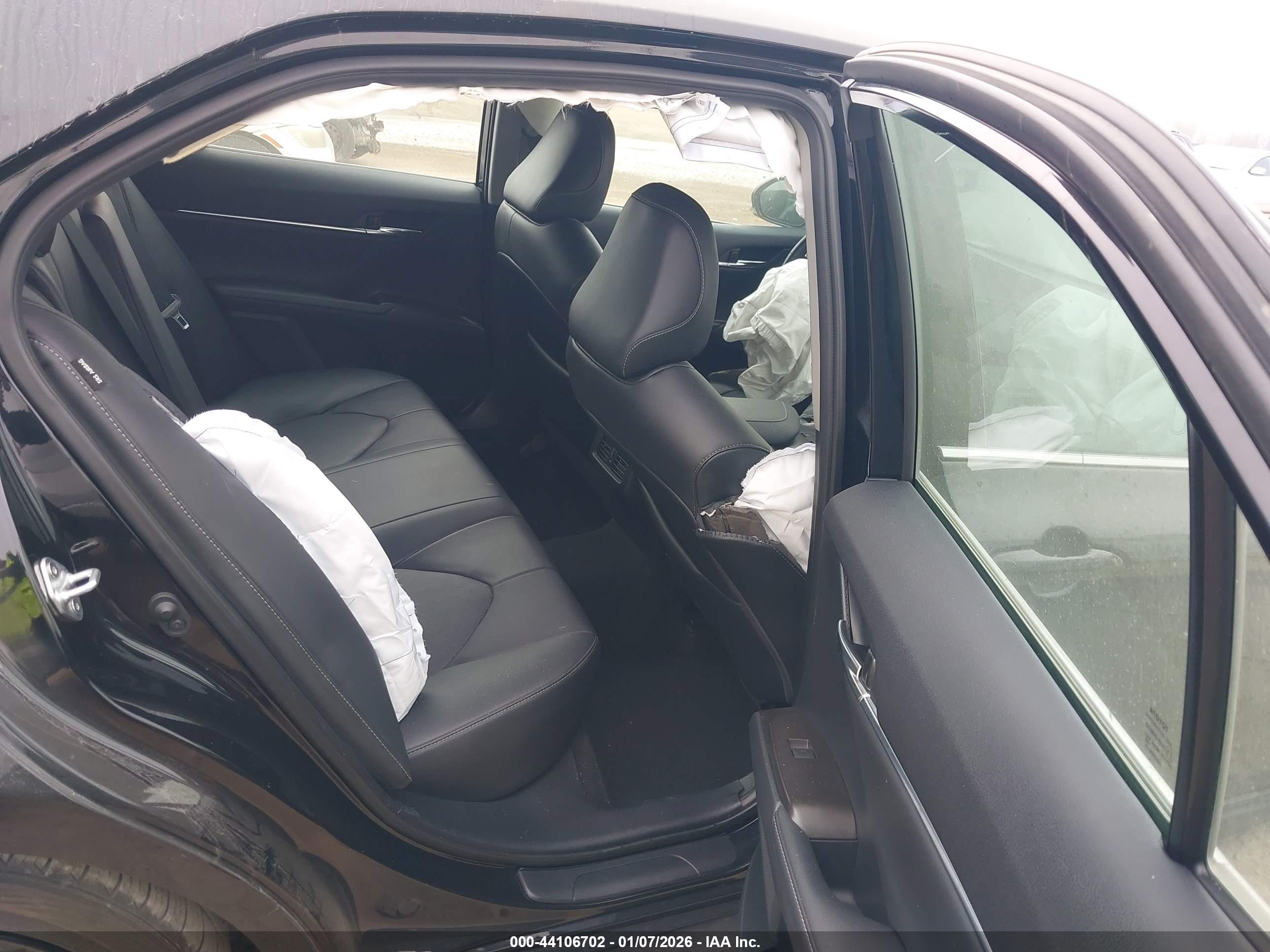 TOYOTA CAMRY image 8