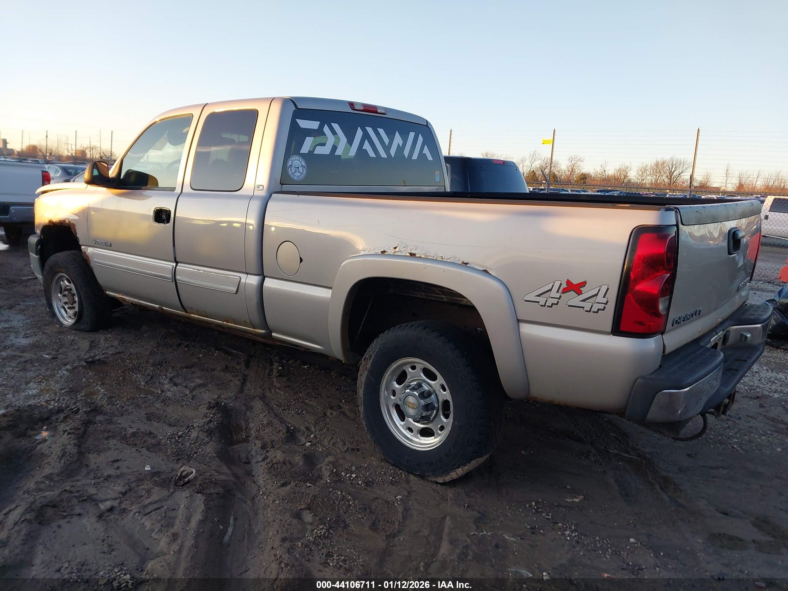 CHEVROLET SILVERADO image 3