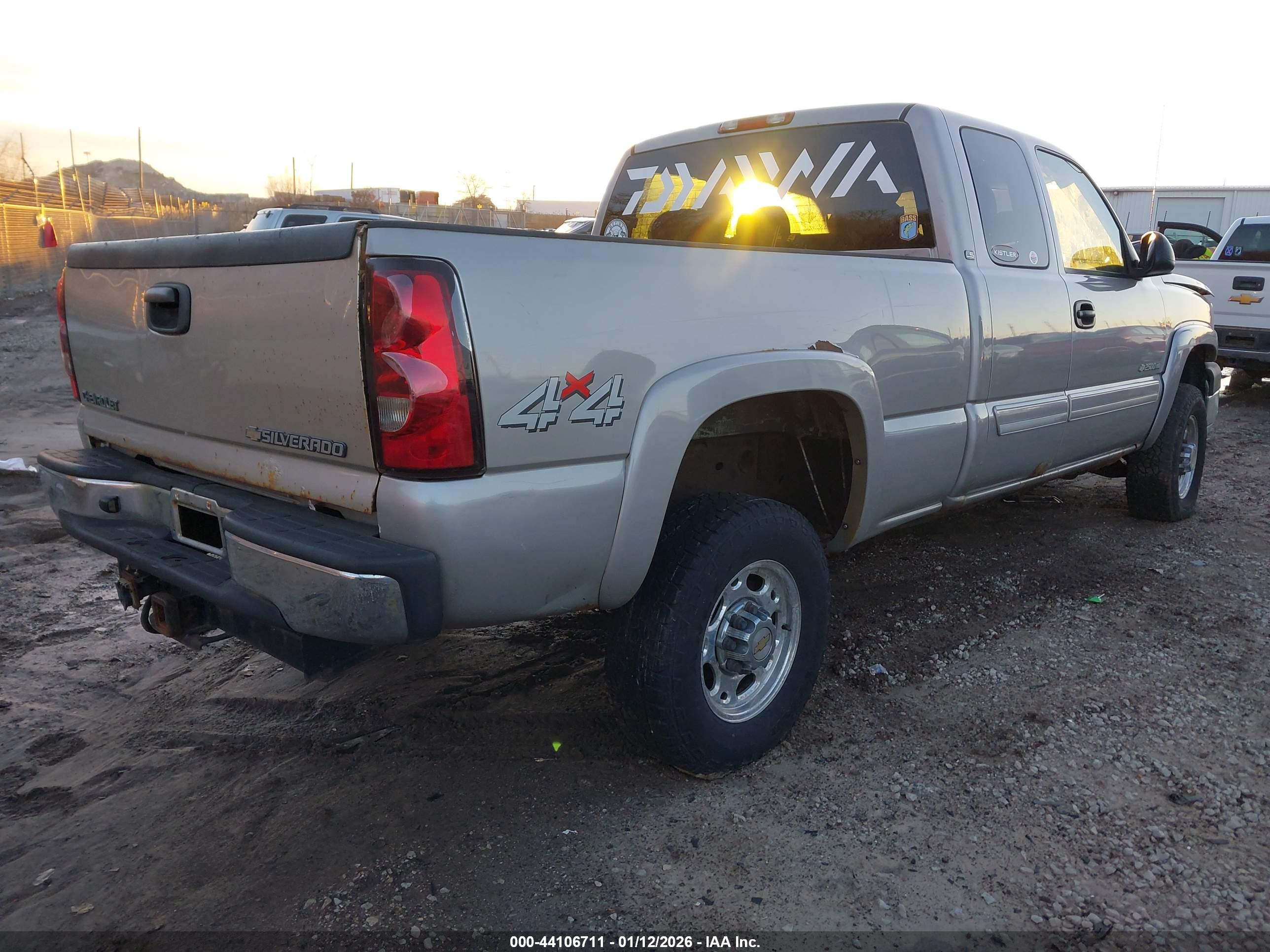 CHEVROLET SILVERADO image 4