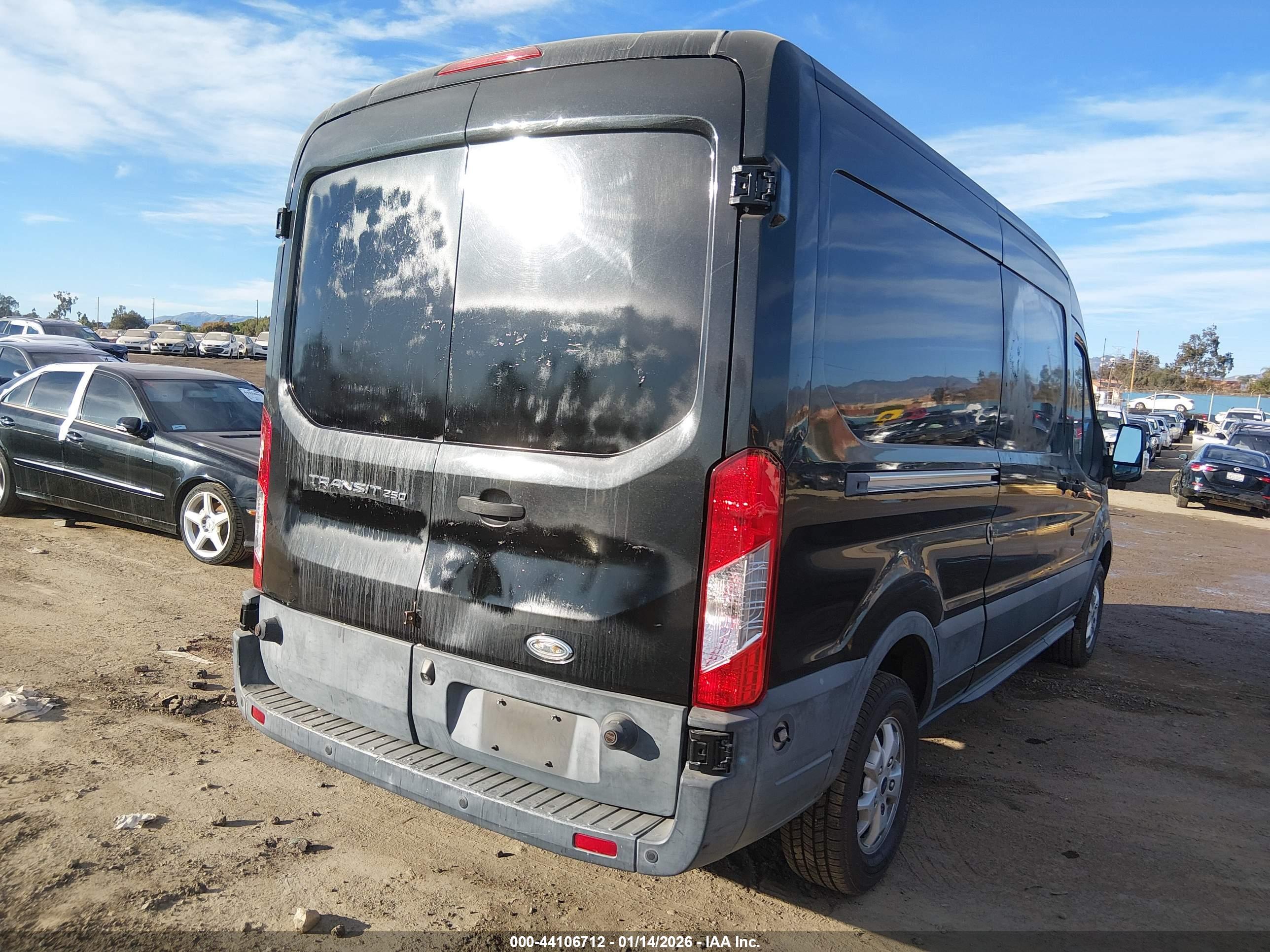 FORD TRANSIT-250 image 4