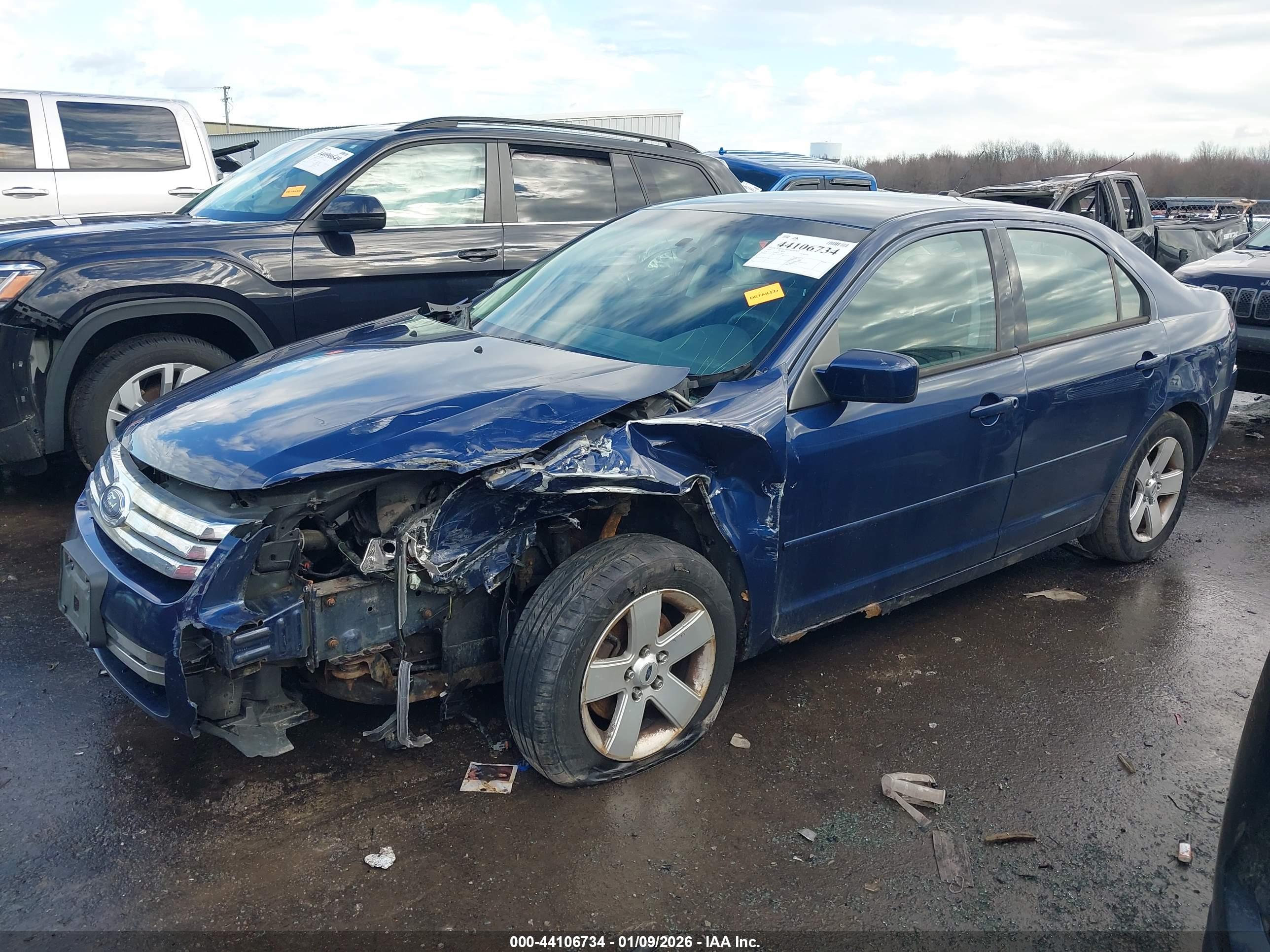 FORD FUSION image 2