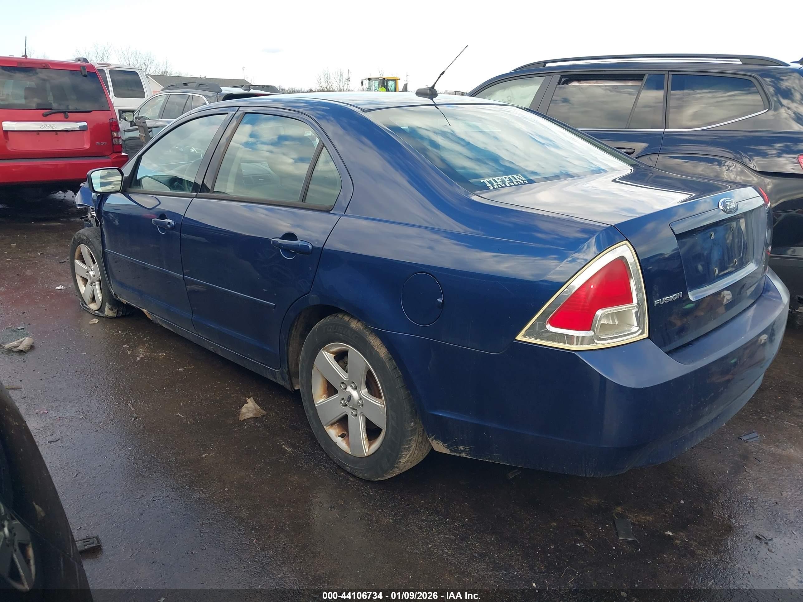 FORD FUSION image 3