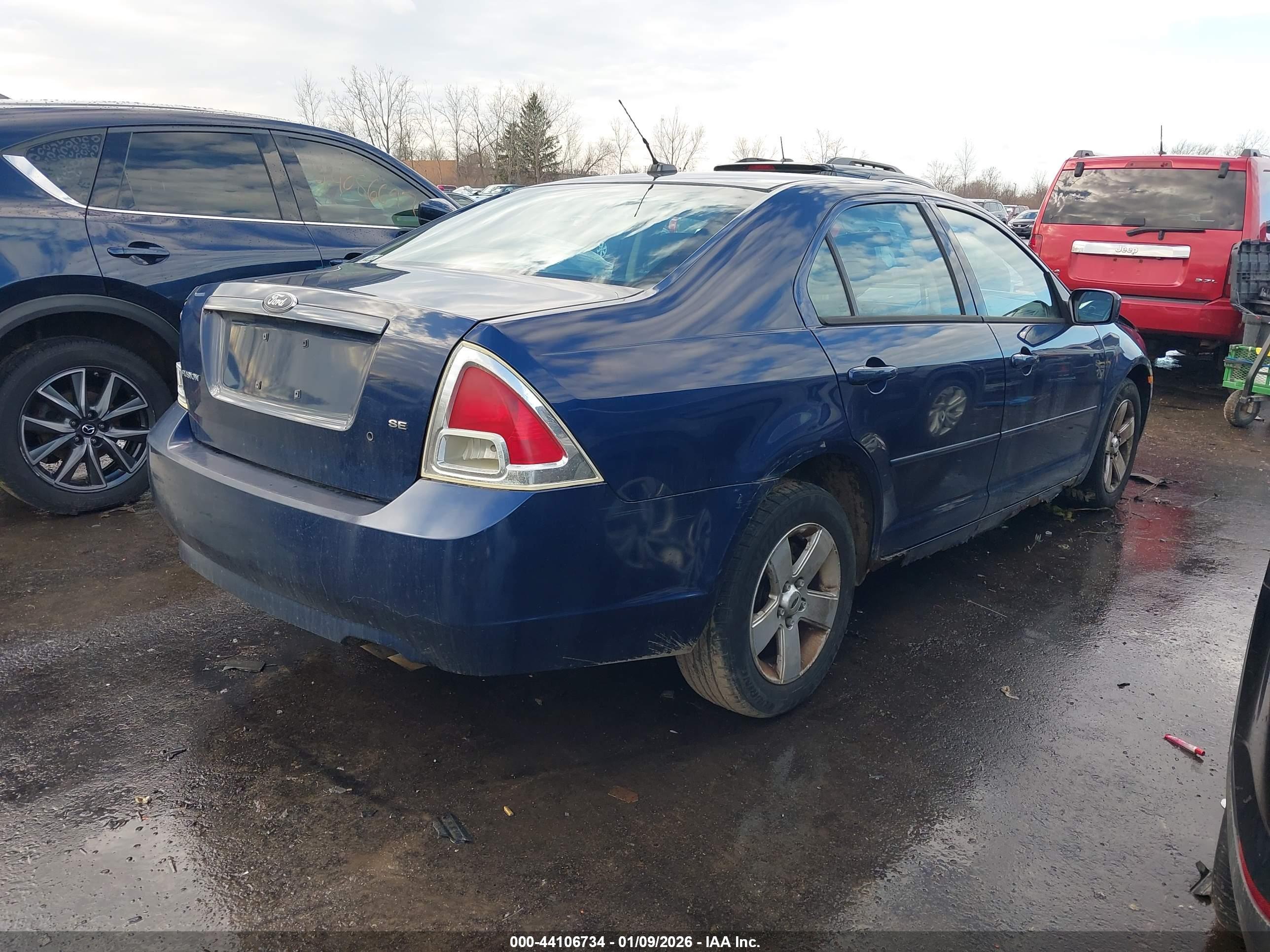FORD FUSION image 4
