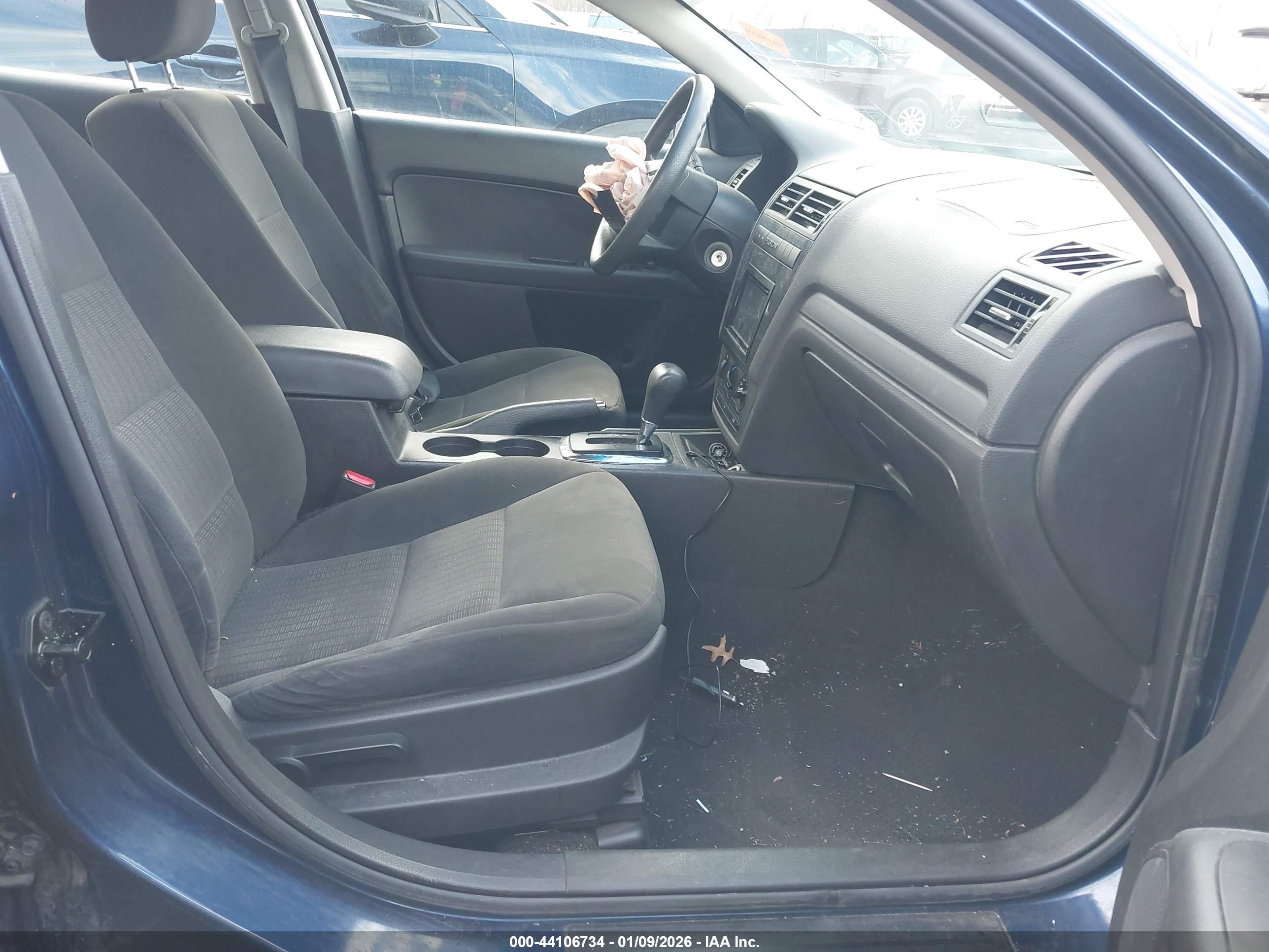 FORD FUSION image 5