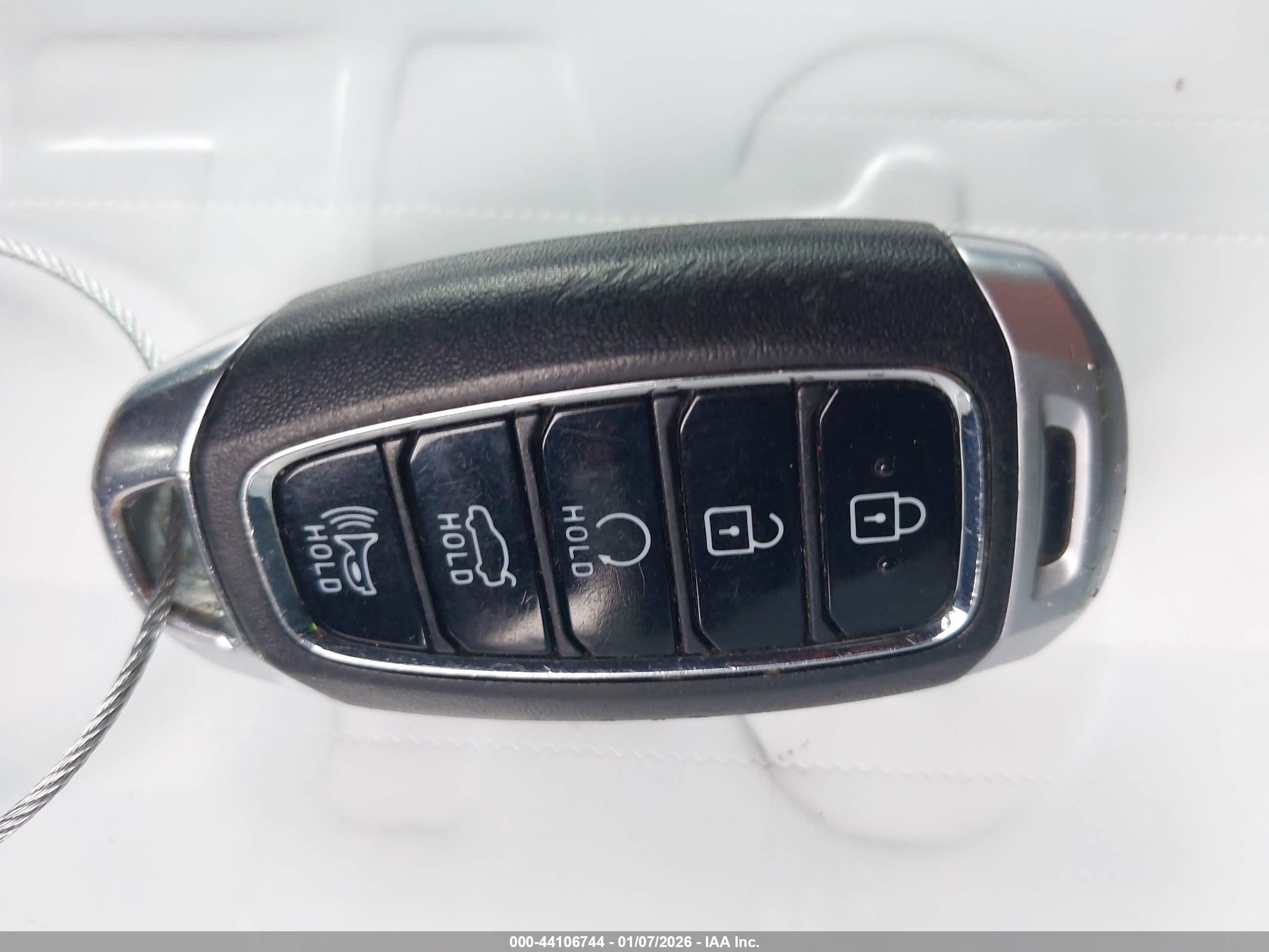 HYUNDAI ELANTRA image 11